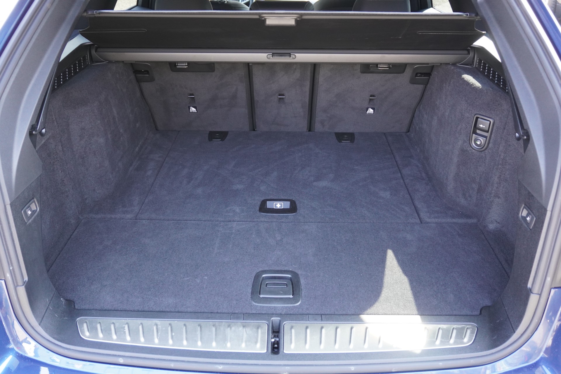 BMW 520d xDrive 48V Touring M Sport Steptronic-image-9