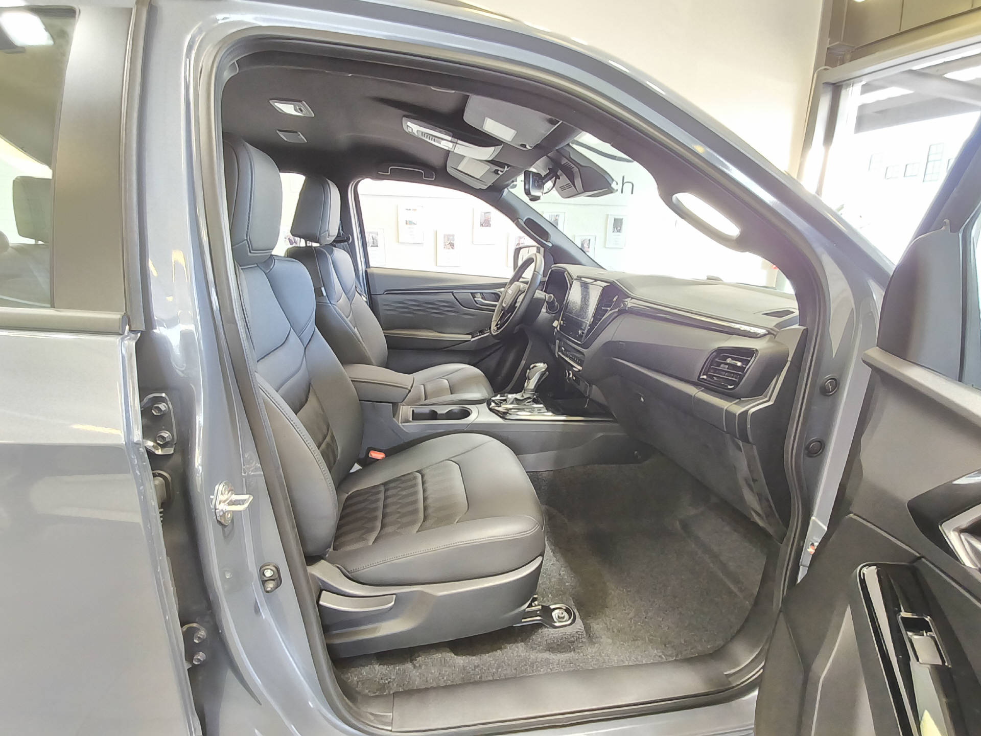 ISUZU D-Max Crew Pick-up 1.9 DDi N60 Nitro Sport 4x4-image-10