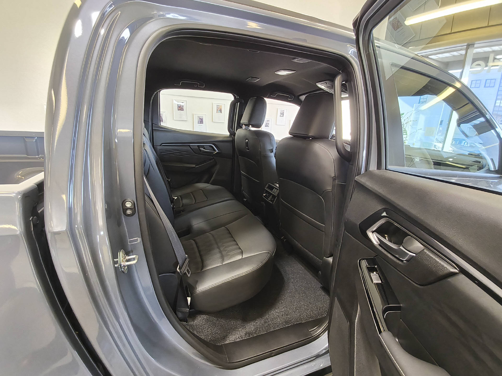ISUZU D-Max Crew Pick-up 1.9 DDi N60 Nitro Sport 4x4-image-9