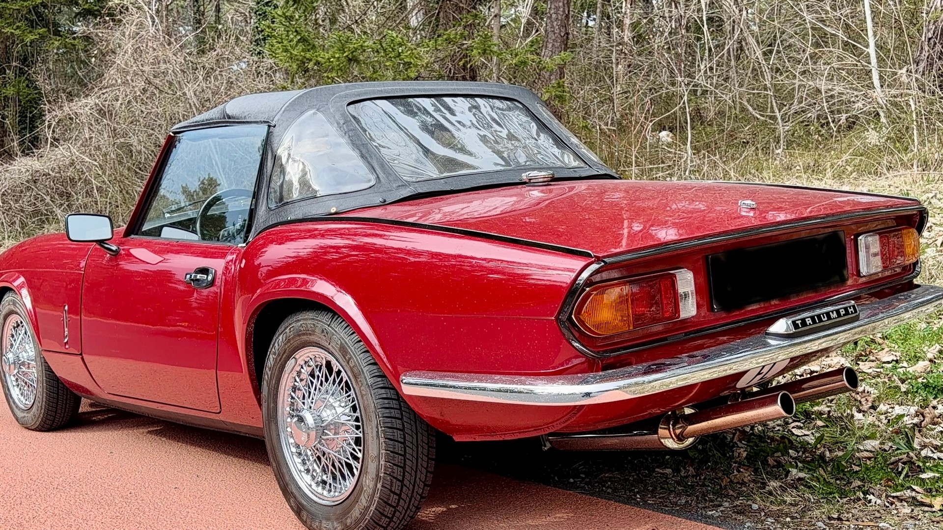 Triumph Spitfire MK2 Avec Hard Top – Vanguards 1:43 – Rouge – Miniature Neuve