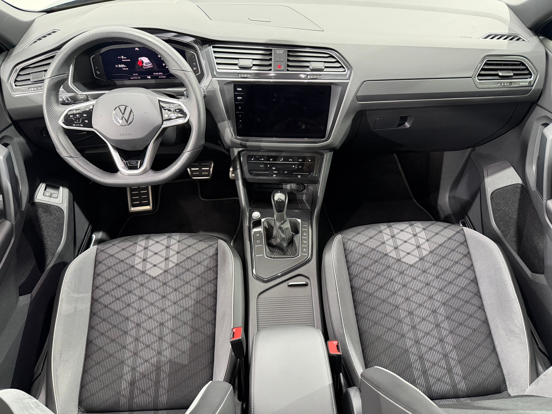 VOLVO Tiguan 1.4 TSI PHEV R-Line DSG-image-4