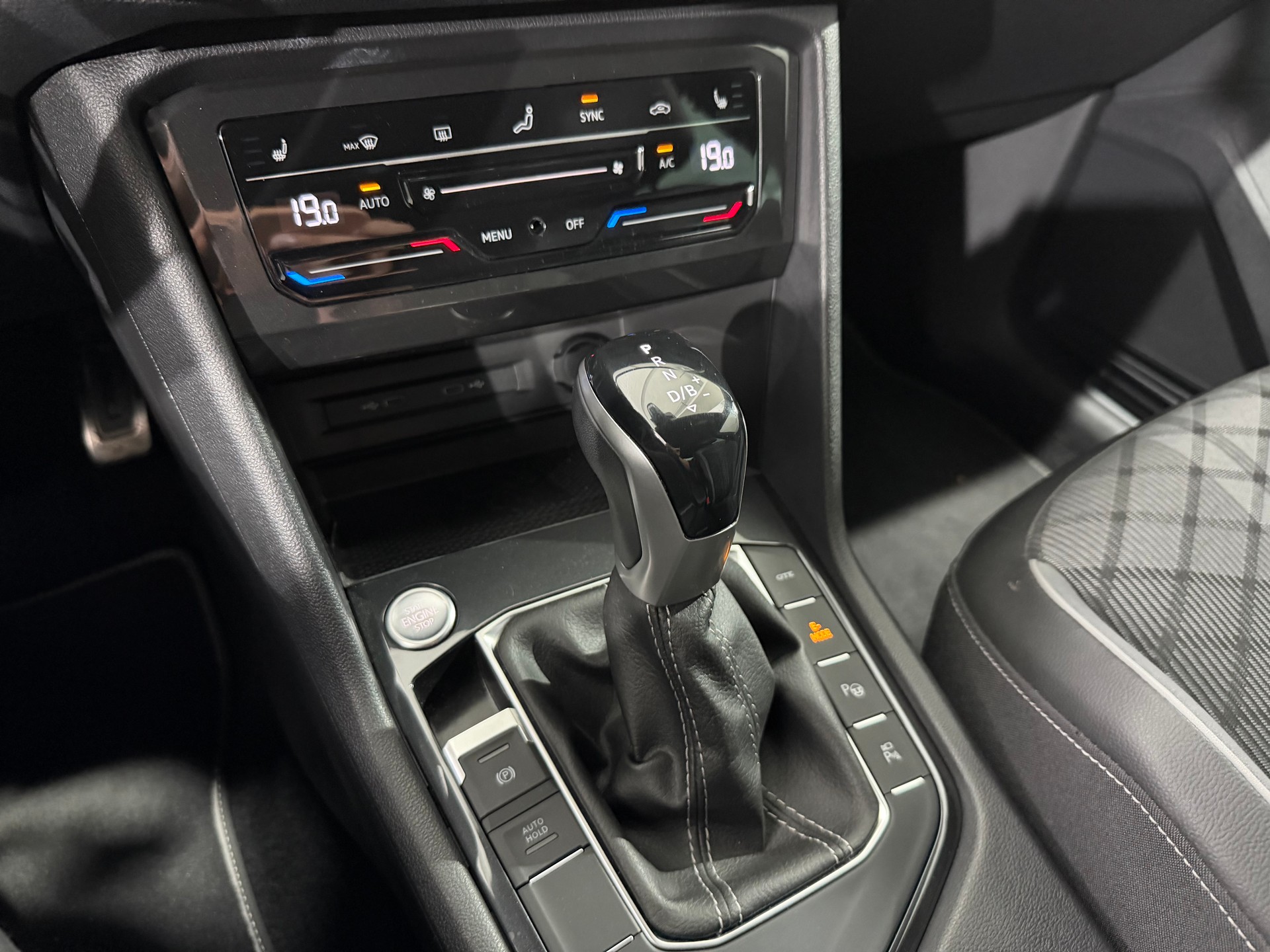 VOLVO Tiguan 1.4 TSI PHEV R-Line DSG-image-5