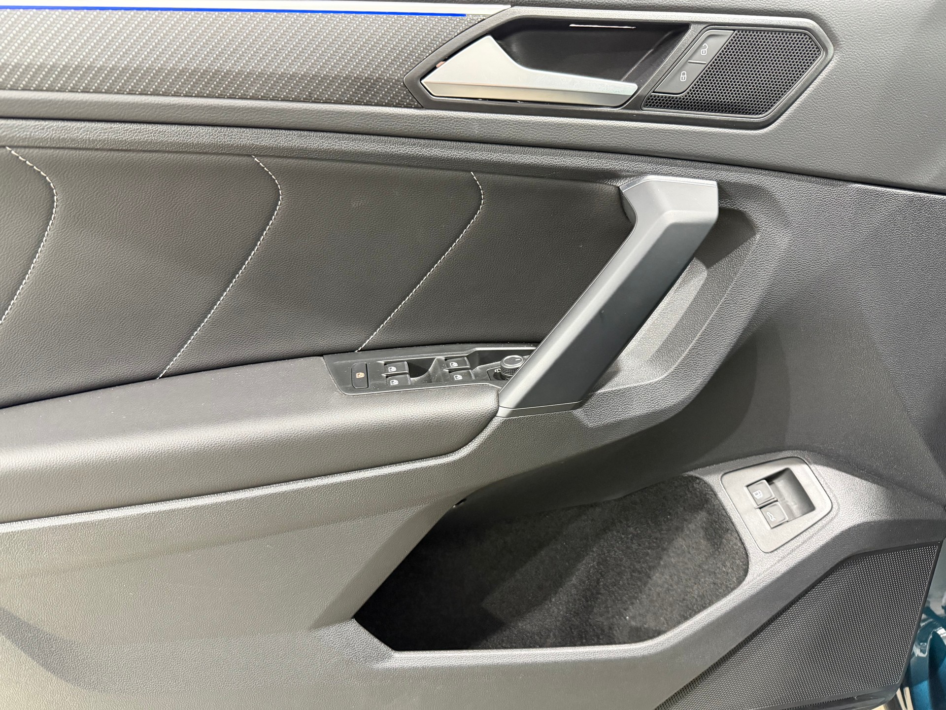 VOLVO Tiguan 1.4 TSI PHEV R-Line DSG-image-11