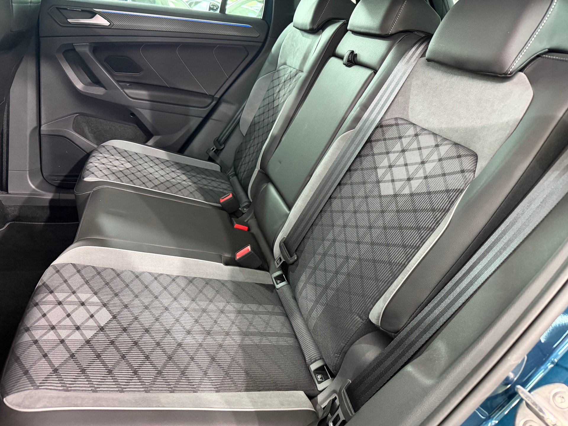 VOLVO Tiguan 1.4 TSI PHEV R-Line DSG-image-9