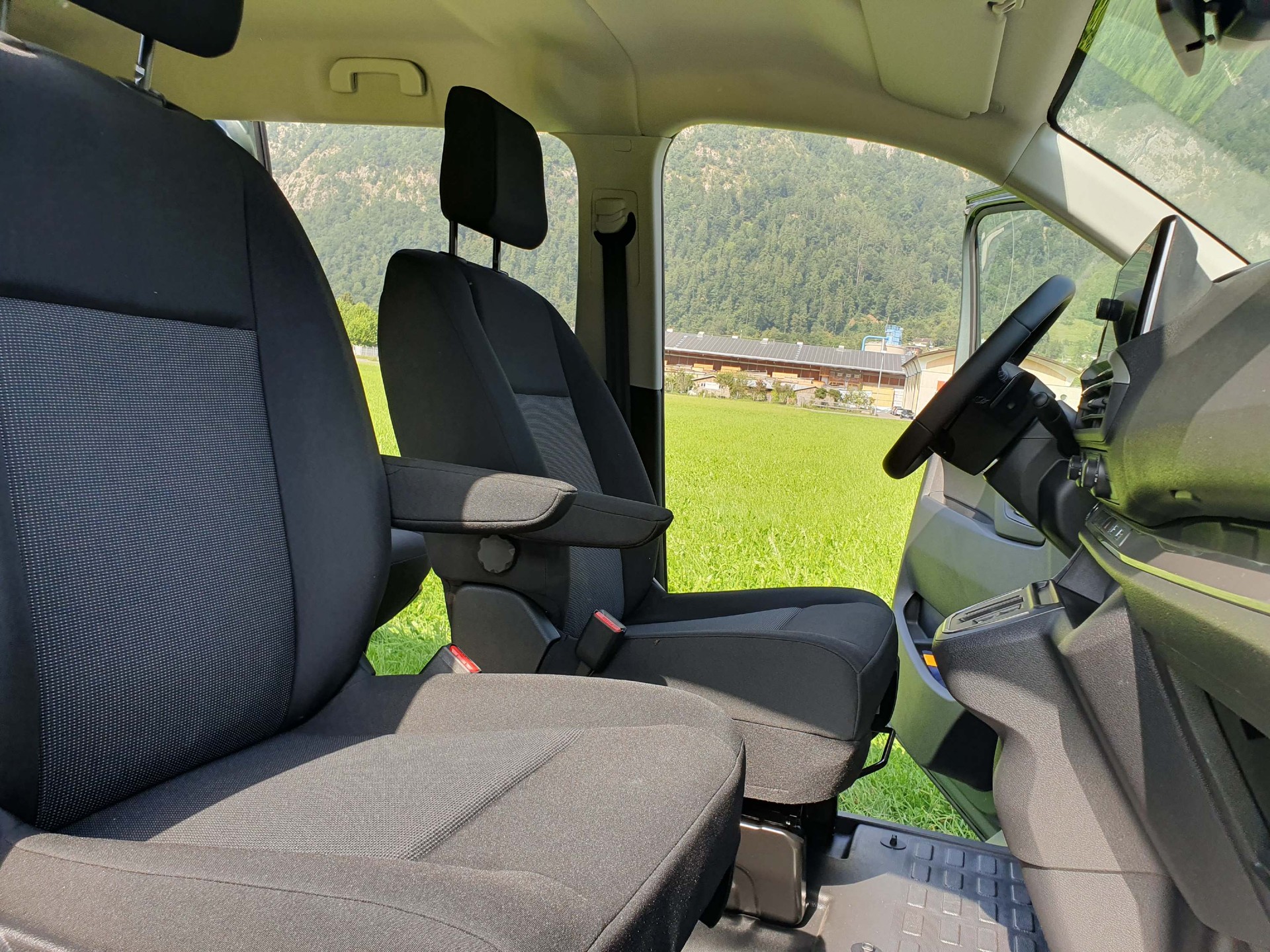 PEUGEOT e-Traveller Standard 75 kWh Business-image-10