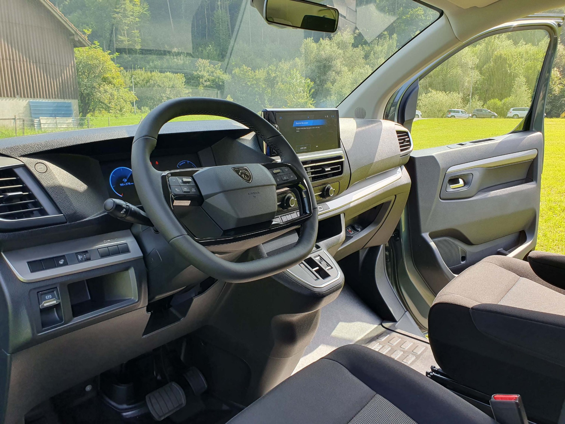 PEUGEOT e-Traveller Standard 75 kWh Business-image-12