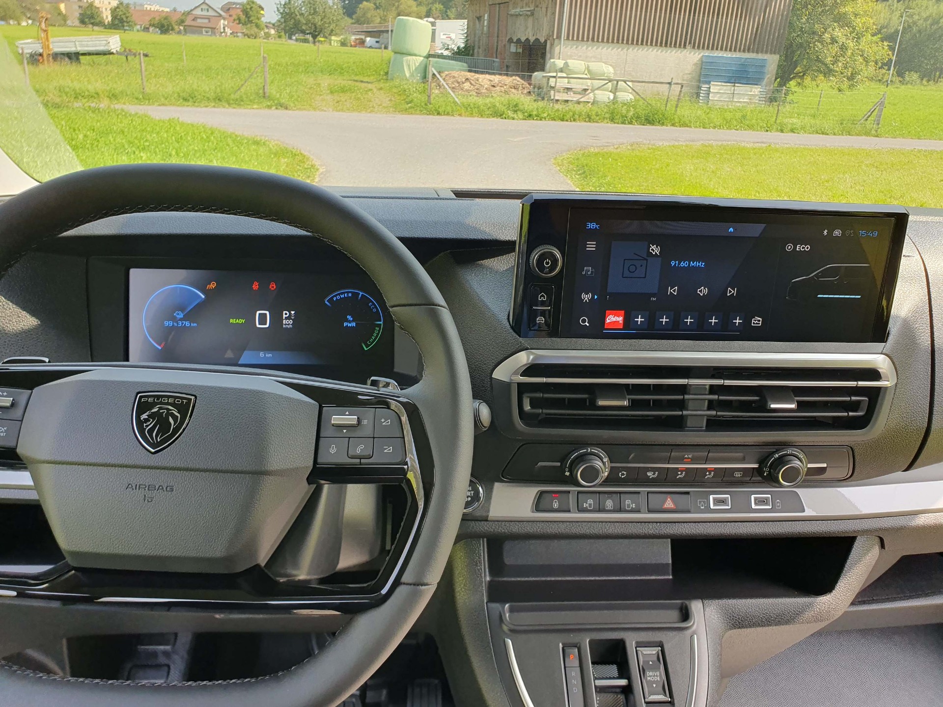 PEUGEOT e-Traveller Standard 75 kWh Business-image-15