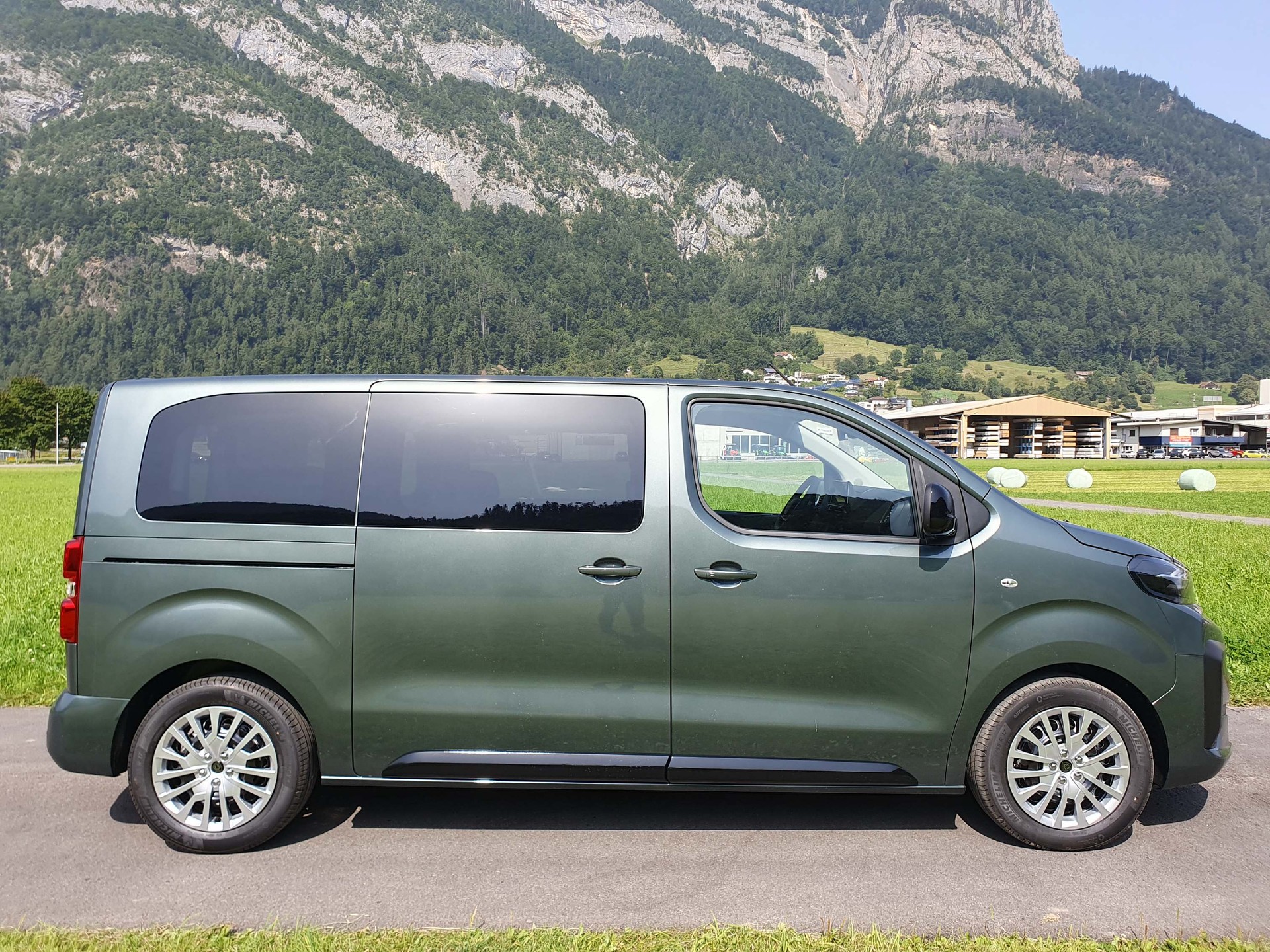 PEUGEOT e-Traveller Standard 75 kWh Business-image-7
