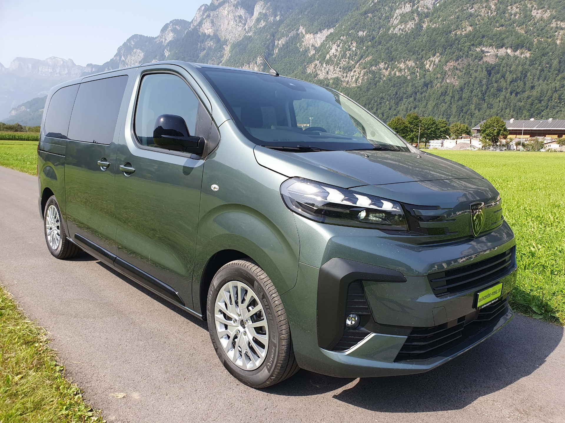 PEUGEOT e-Traveller Standard 75 kWh Business