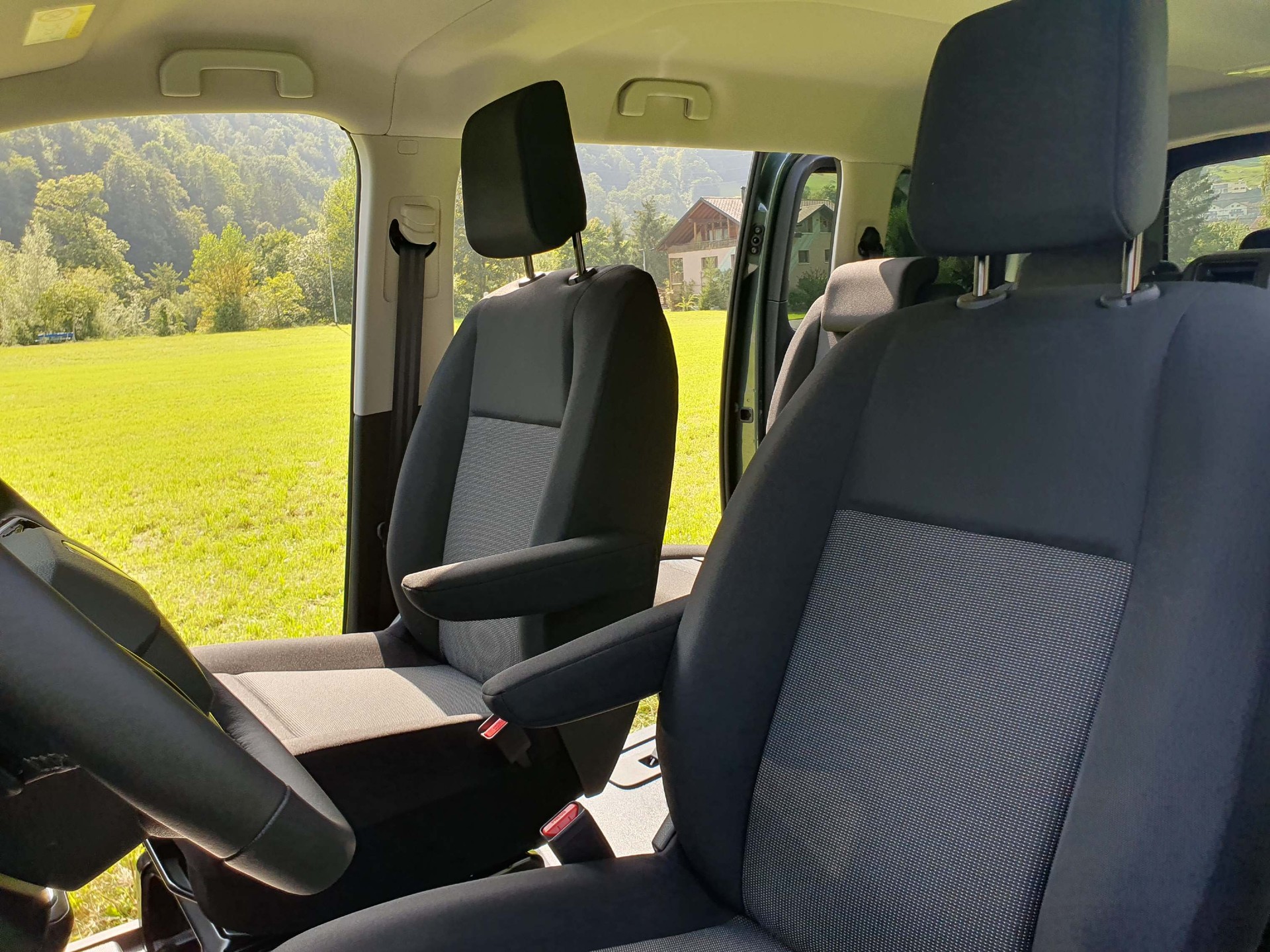 PEUGEOT e-Traveller Standard 75 kWh Business-image-13