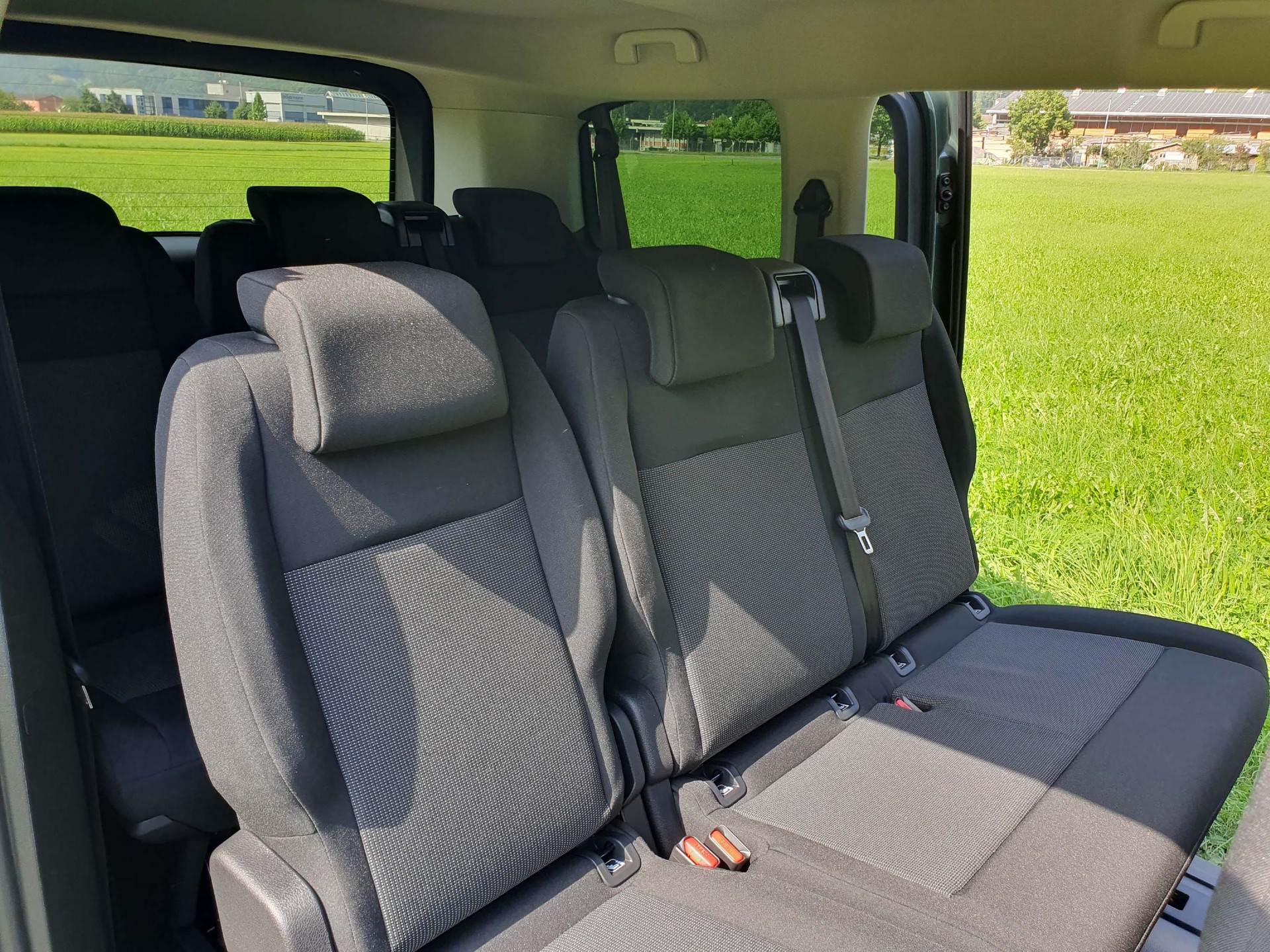 PEUGEOT e-Traveller Standard 75 kWh Business-image-11