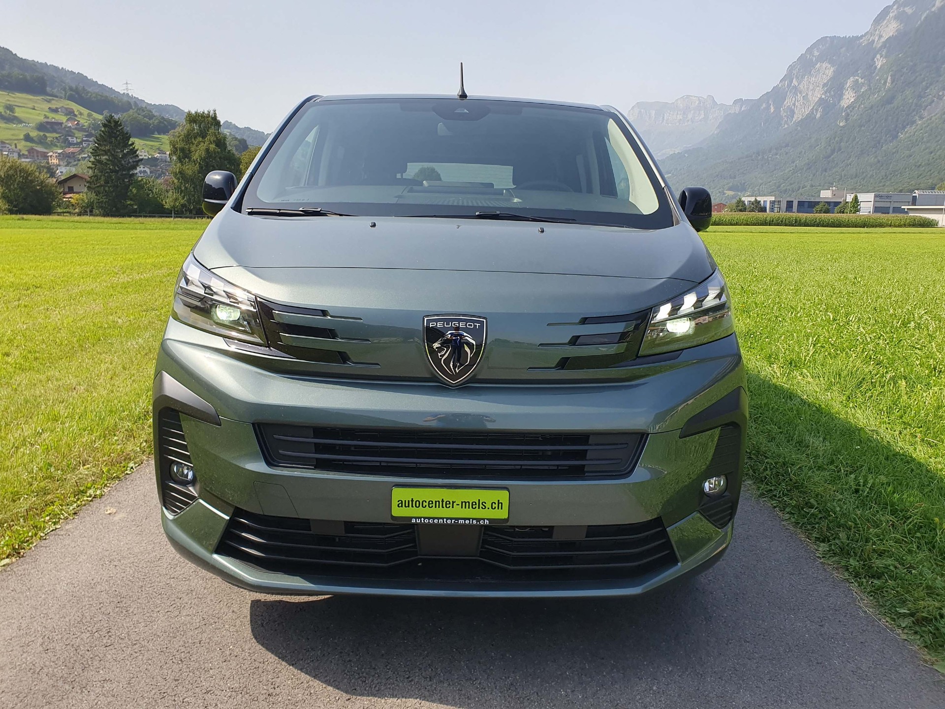 PEUGEOT e-Traveller Standard 75 kWh Business-image-2