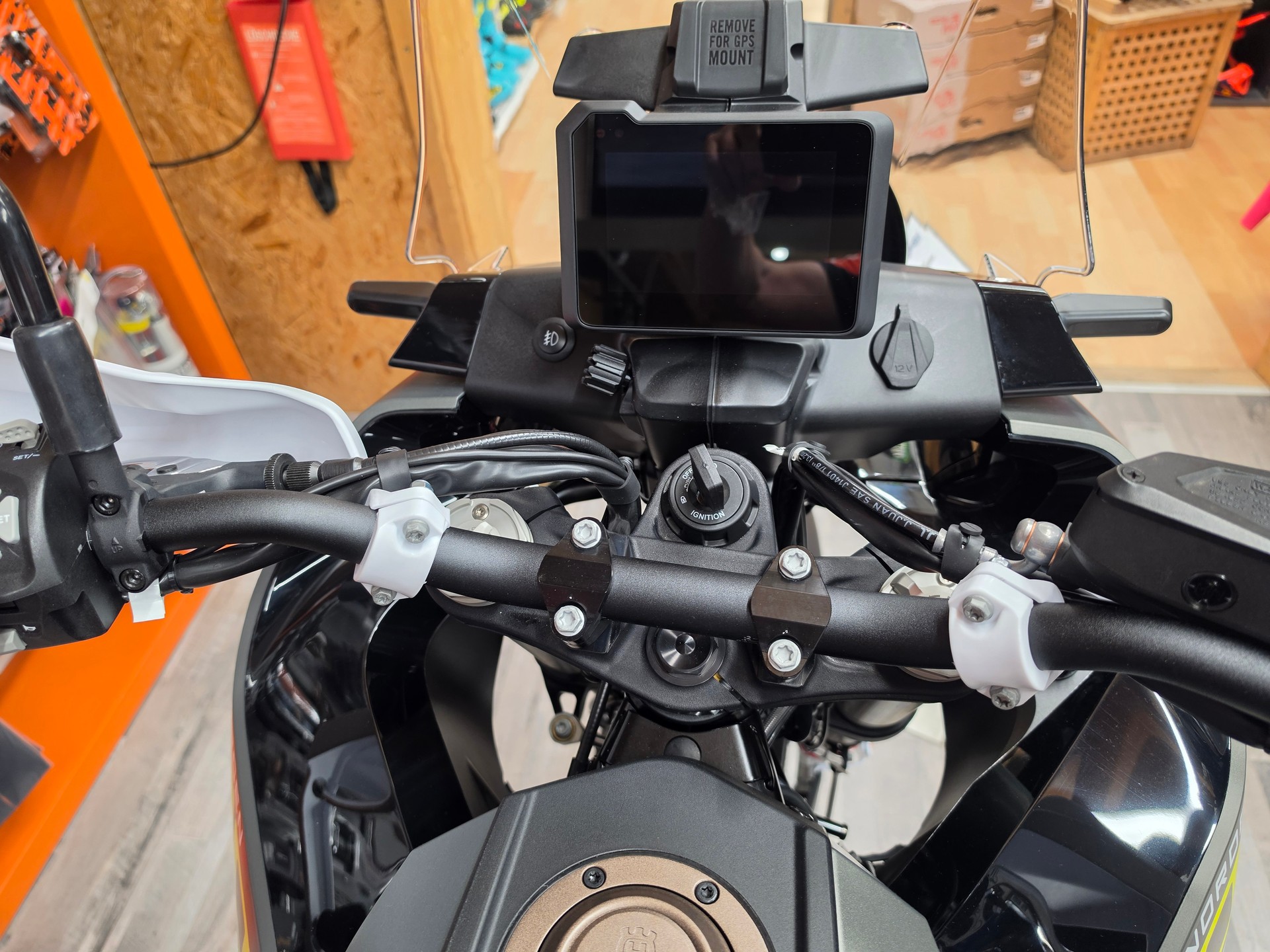 HUSQVARNA Norden 901 Expedition-showroom-element-3