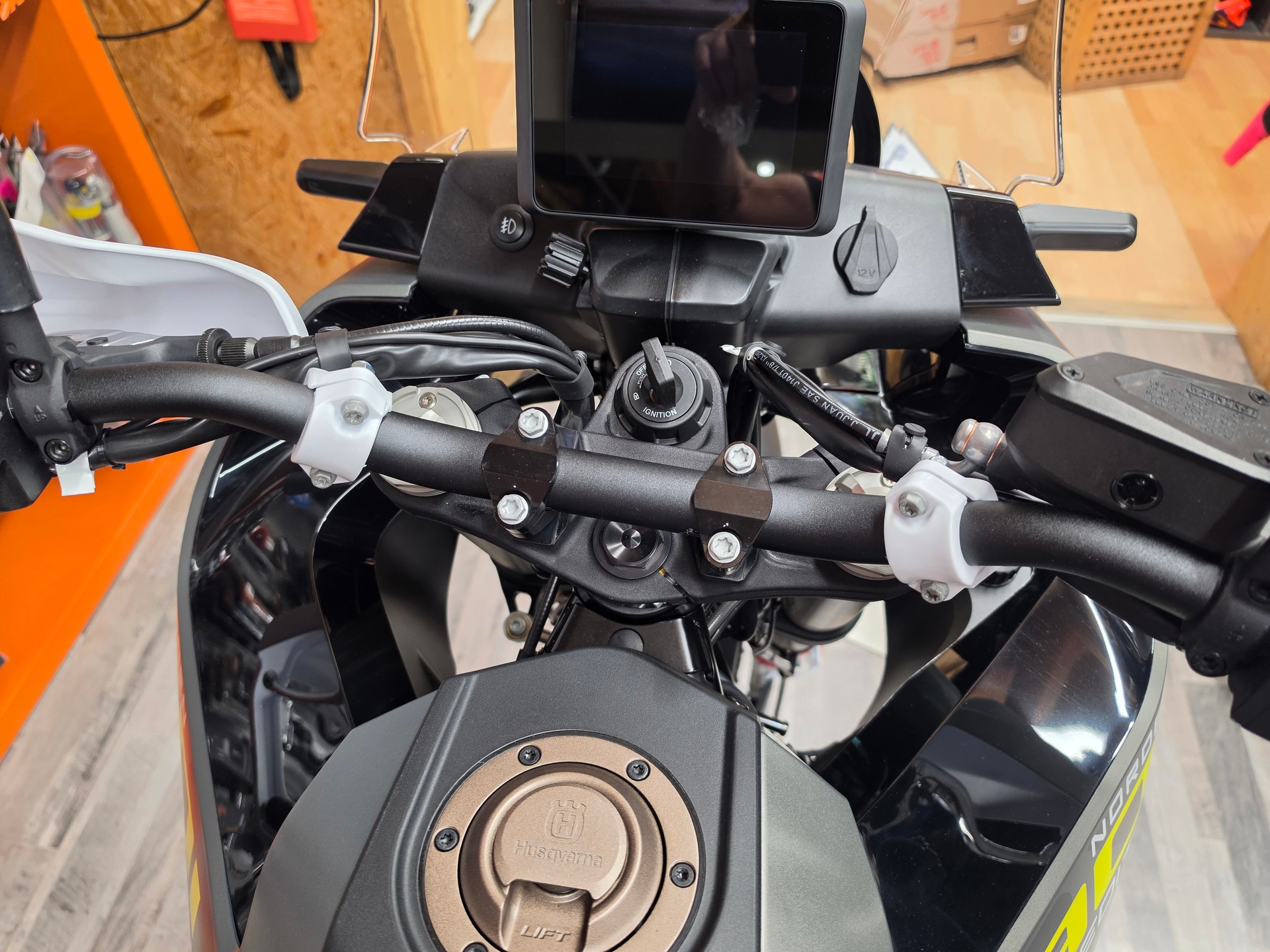 HUSQVARNA Norden 901 Expedition-showroom-element-2