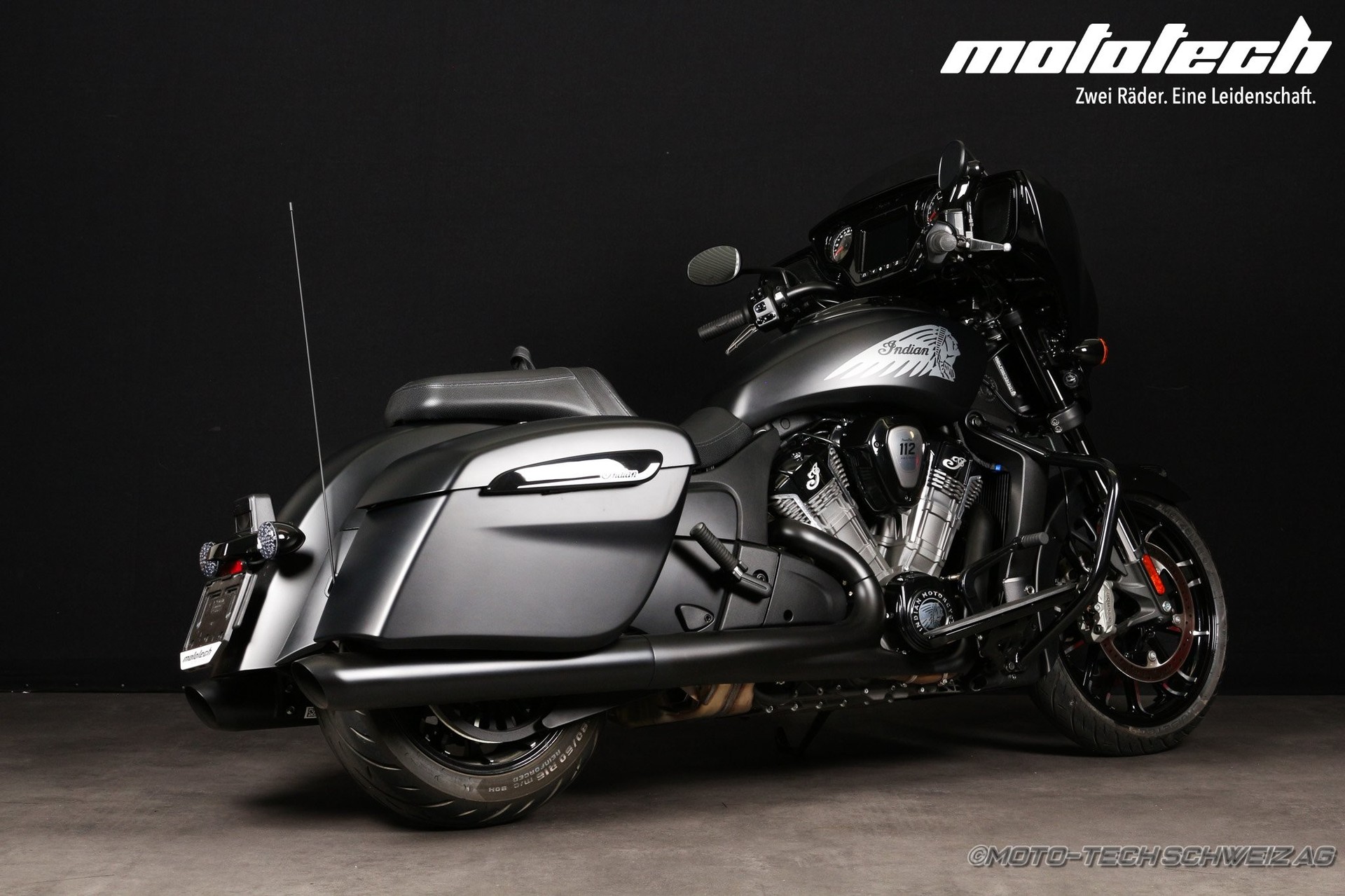 INDIAN Chieftain Power Plus Dark Horse-showroom-element-1