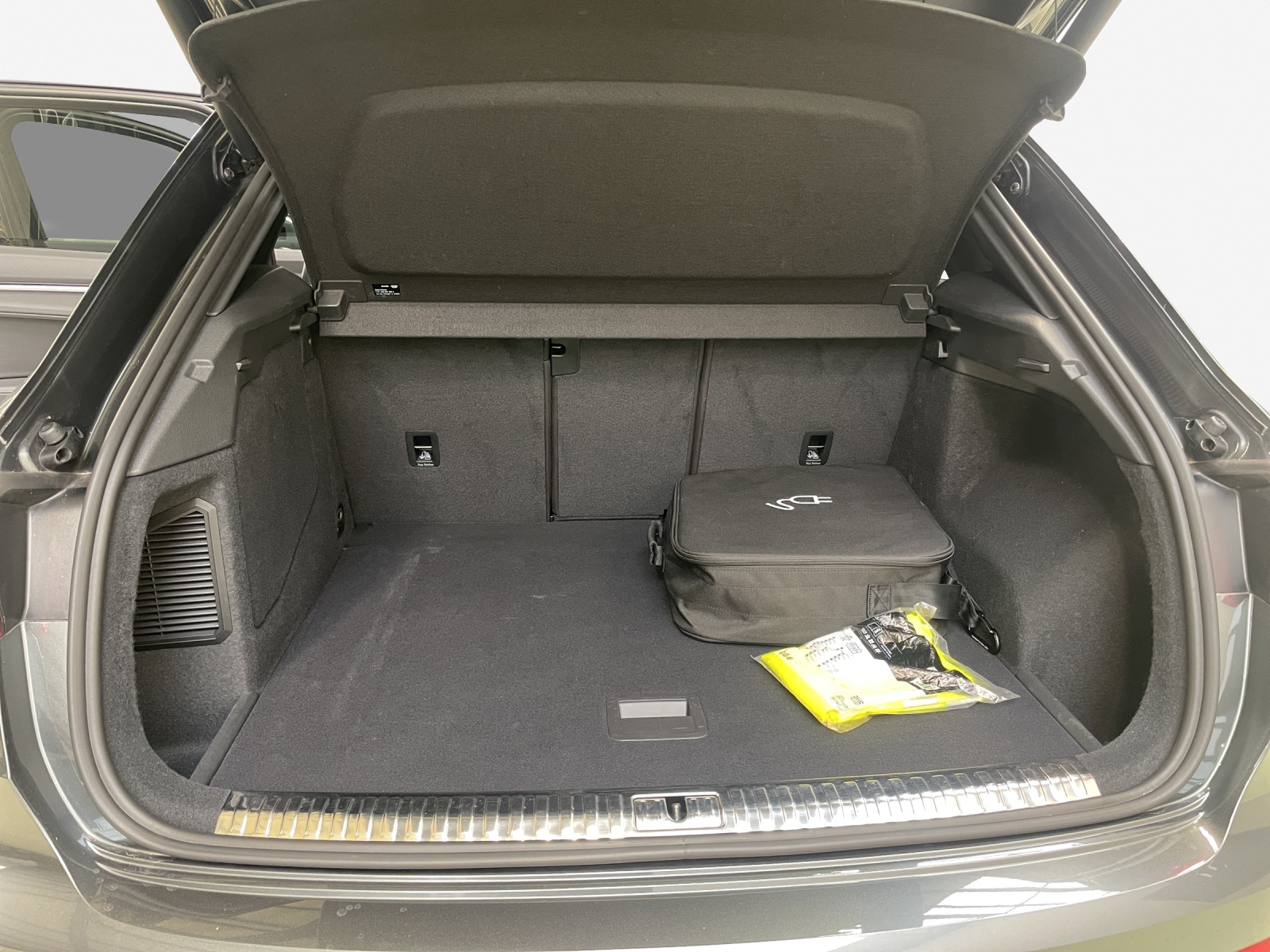 AUDI Q3 45 TFSI e S line Attraction S-tronic-image-13