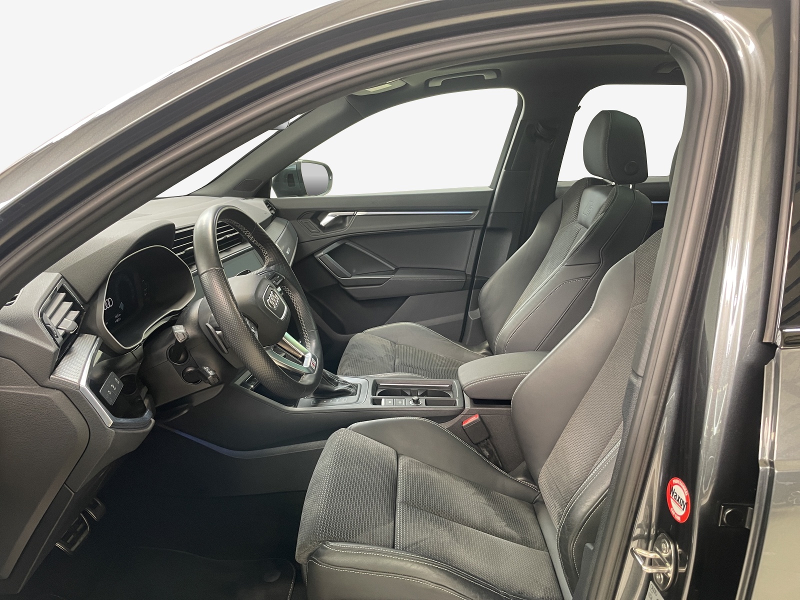 AUDI Q3 45 TFSI e S line Attraction S-tronic-image-8