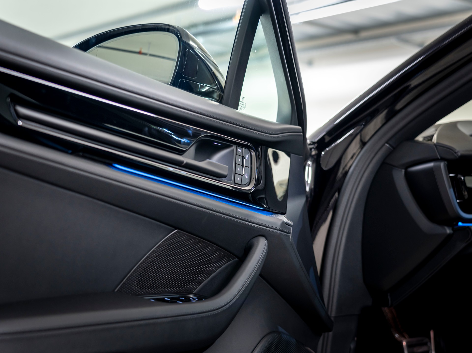 PORSCHE Panamera 4S E-Hybrid PDK-image-11