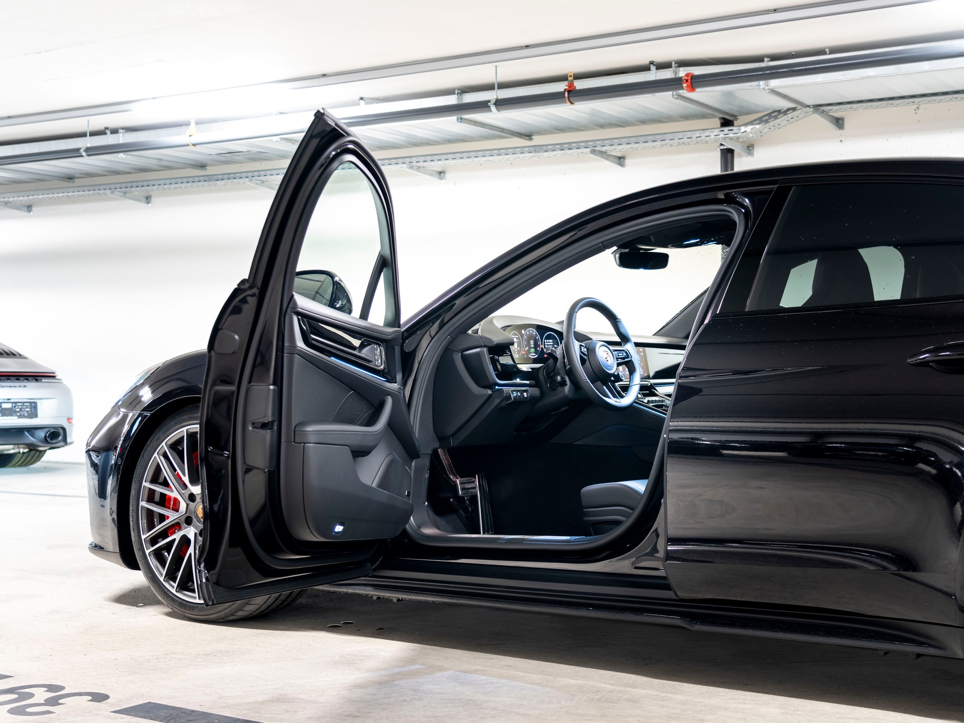 PORSCHE Panamera 4S E-Hybrid PDK-image-9