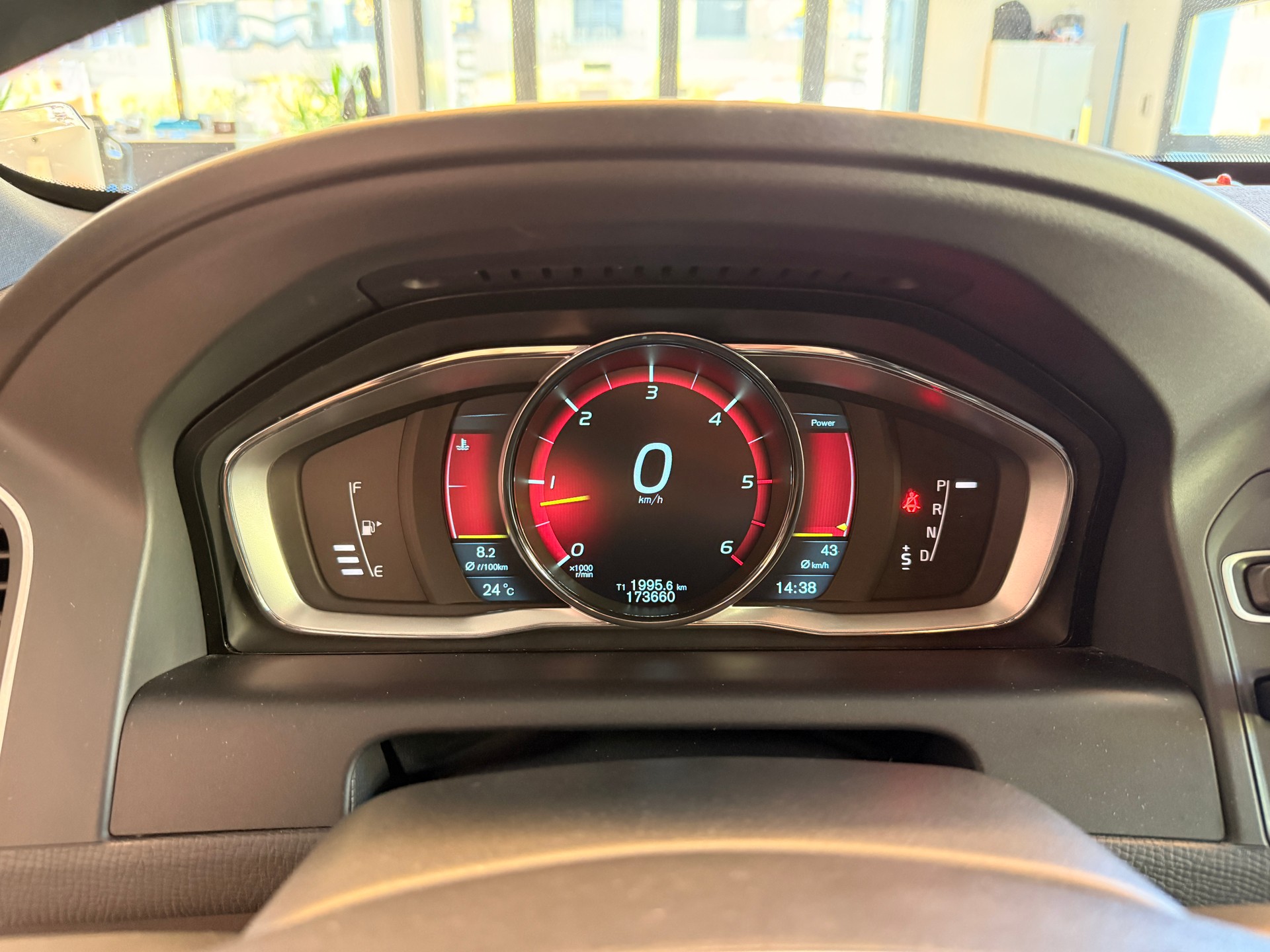 VOLVO XC60 2.4 D5 Facelift (Model 2014) Momentum R-Design AWD-image-7