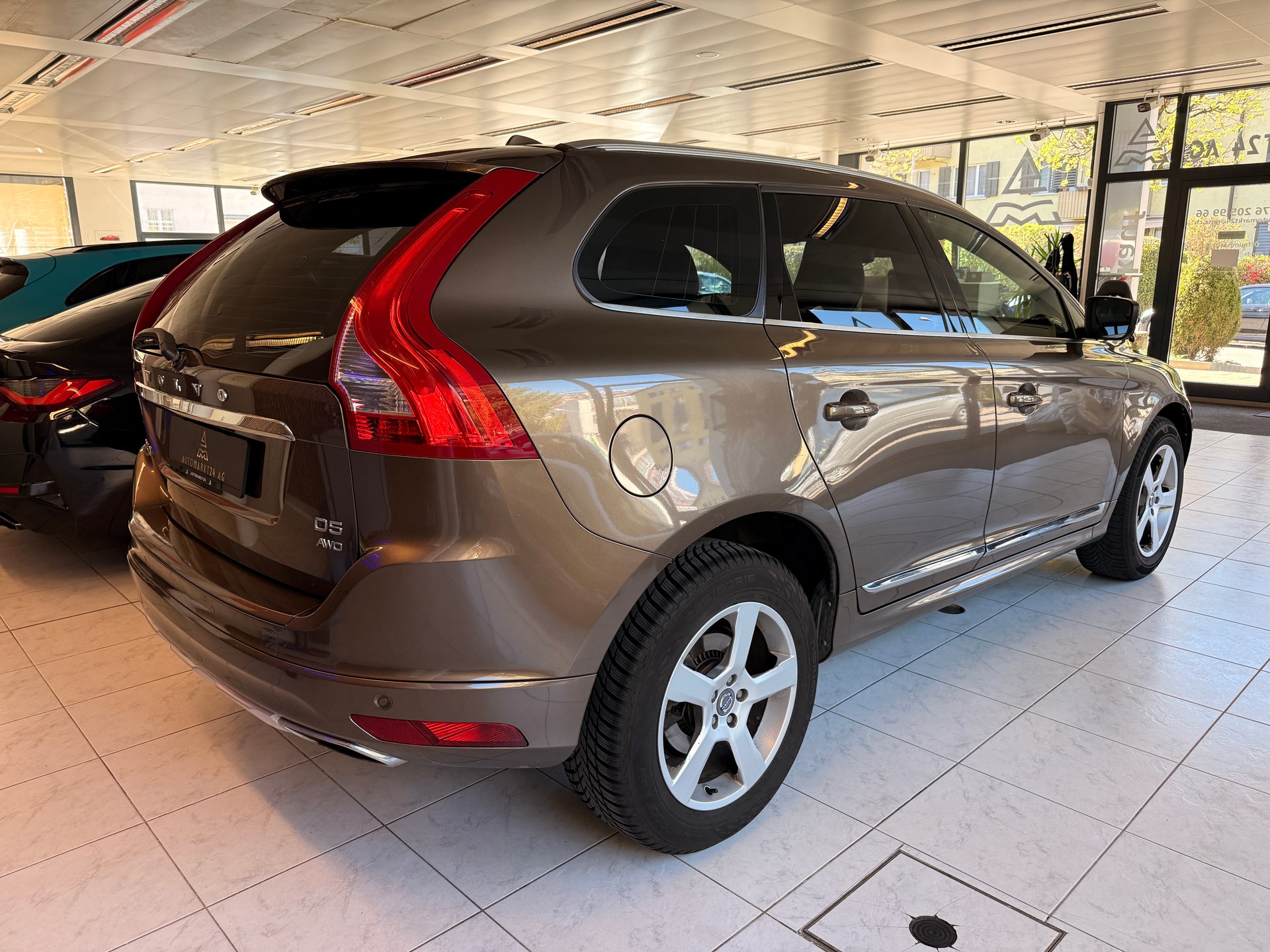 VOLVO XC60 2.4 D5 Facelift (Model 2014) Momentum R-Design AWD-image-15