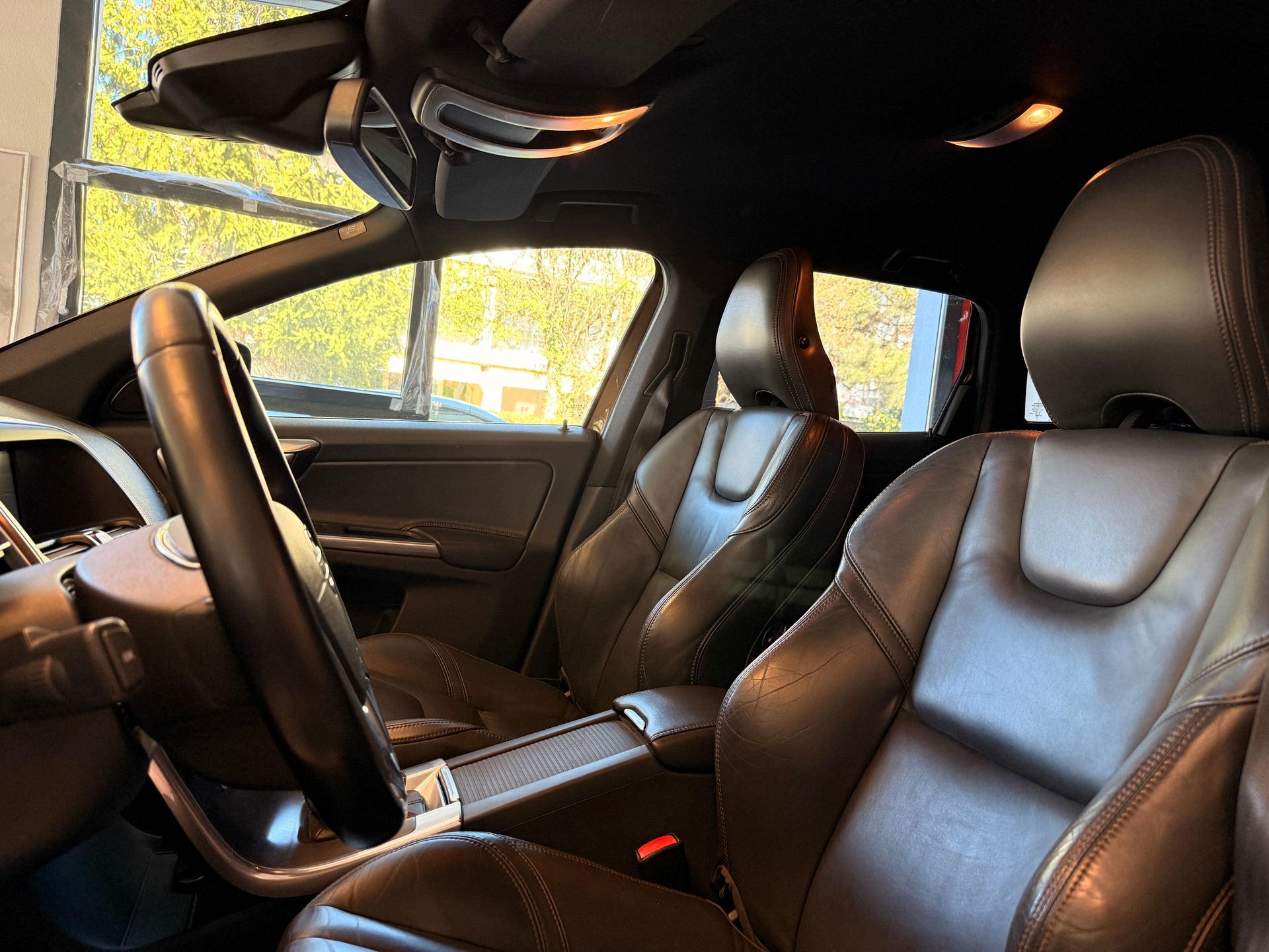 VOLVO XC60 2.4 D5 Facelift (Model 2014) Momentum R-Design AWD-image-4