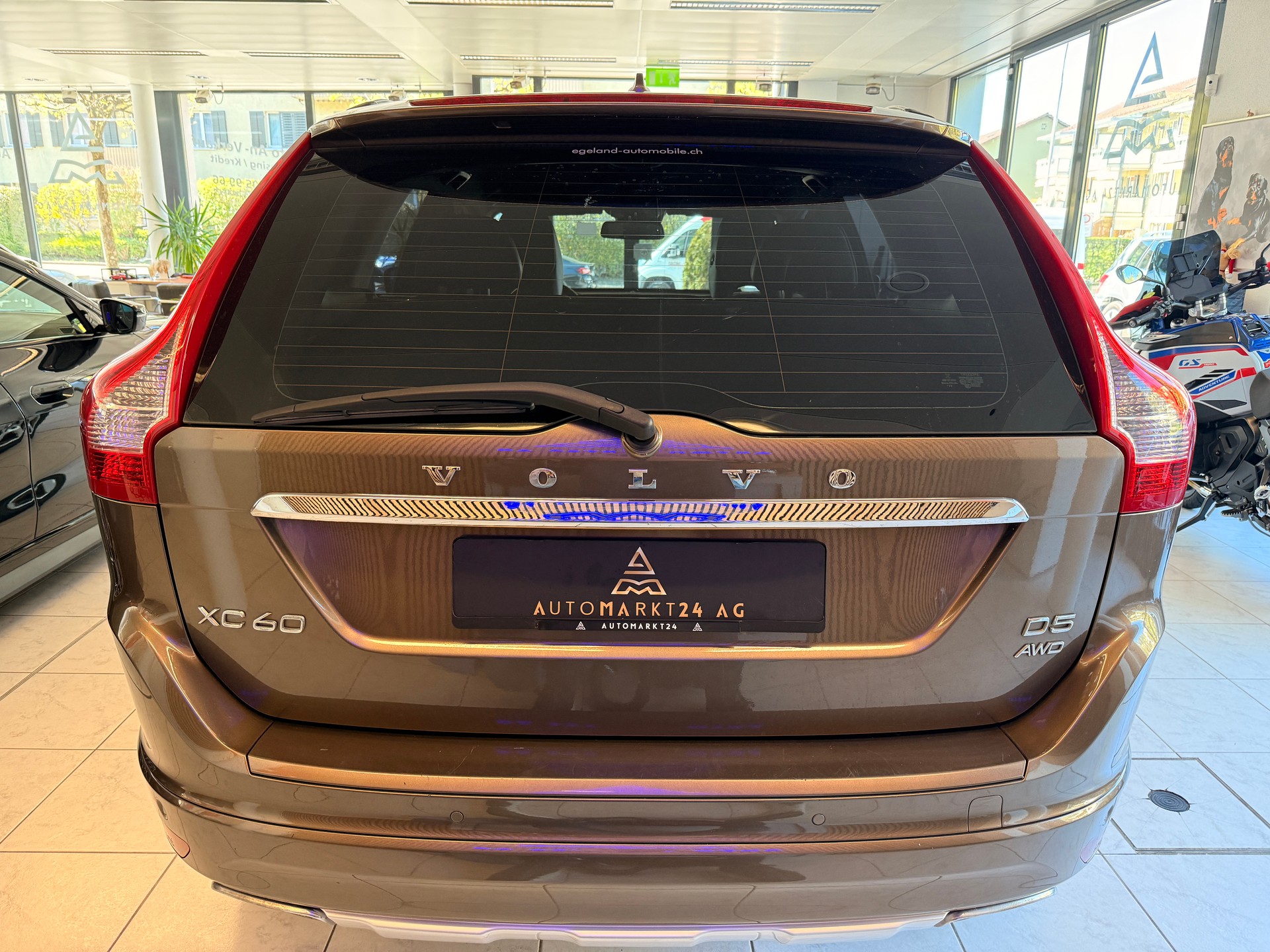 VOLVO XC60 2.4 D5 Facelift (Model 2014) Momentum R-Design AWD-image-14