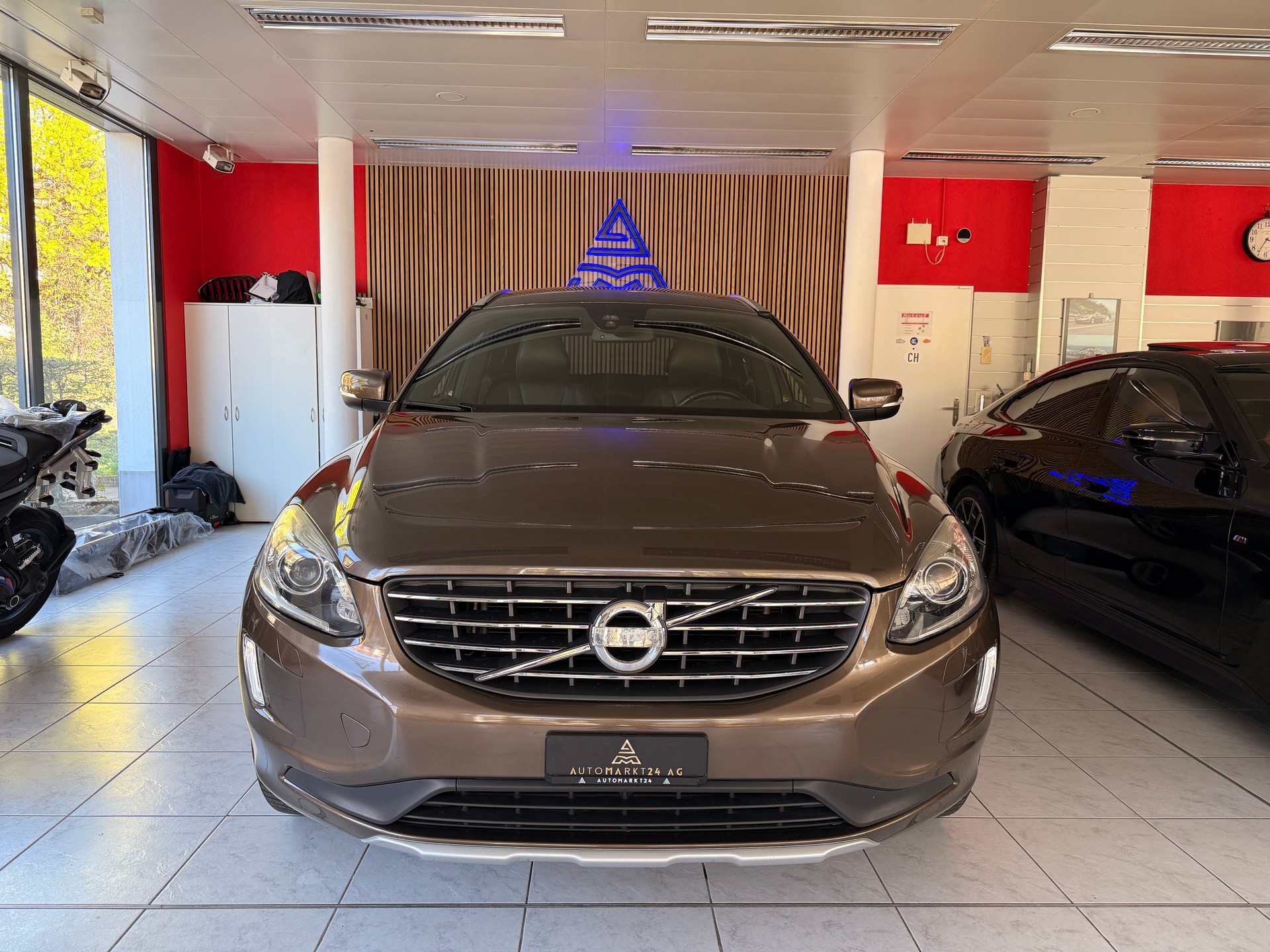 VOLVO XC60 2.4 D5 Facelift (Model 2014) Momentum R-Design AWD-image-1