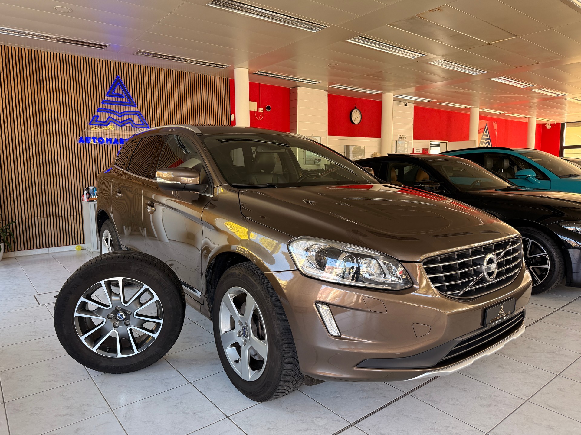 VOLVO XC60 2.4 D5 Facelift (Model 2014) Momentum R-Design AWD