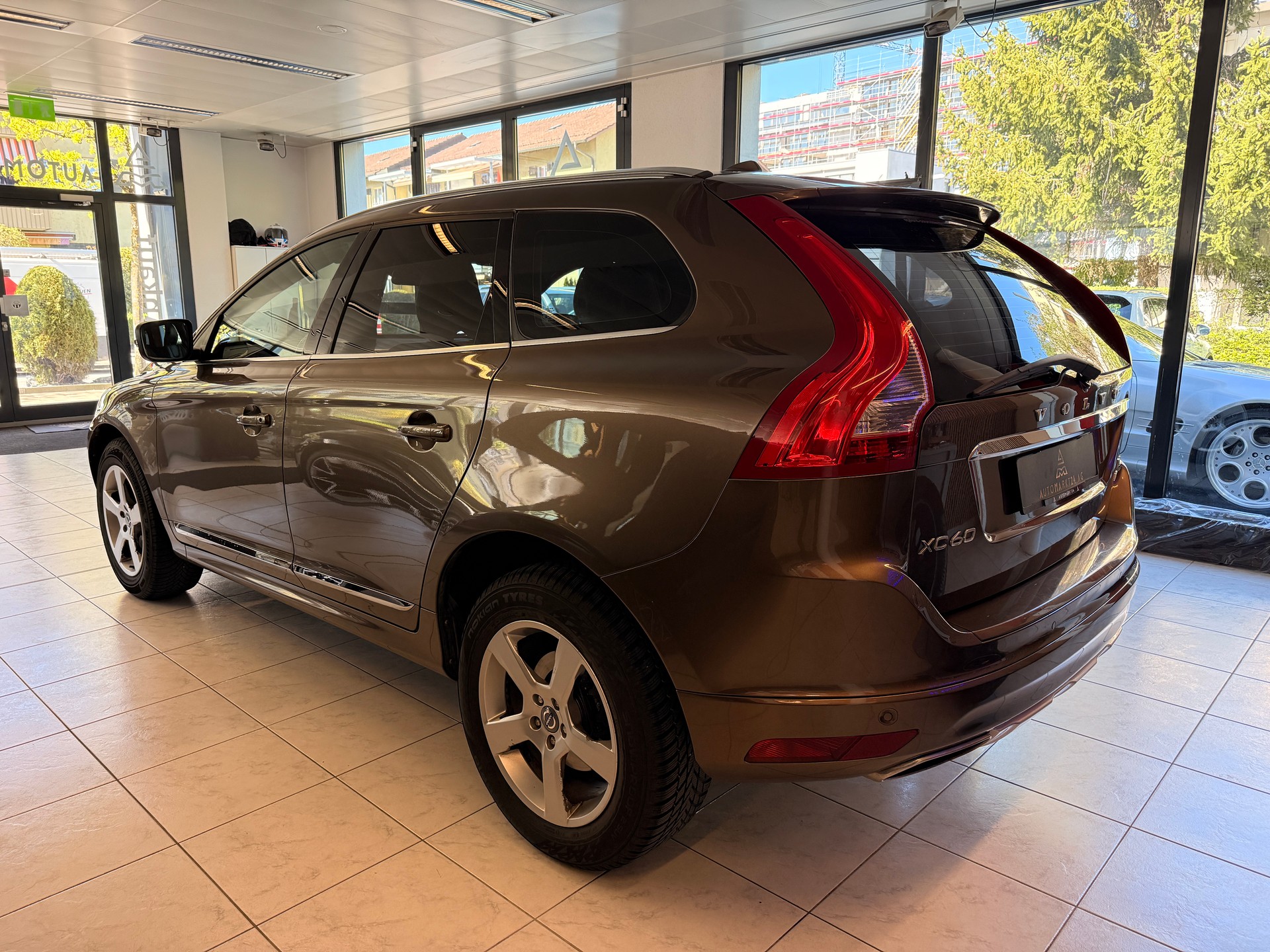 VOLVO XC60 2.4 D5 Facelift (Model 2014) Momentum R-Design AWD-image-13