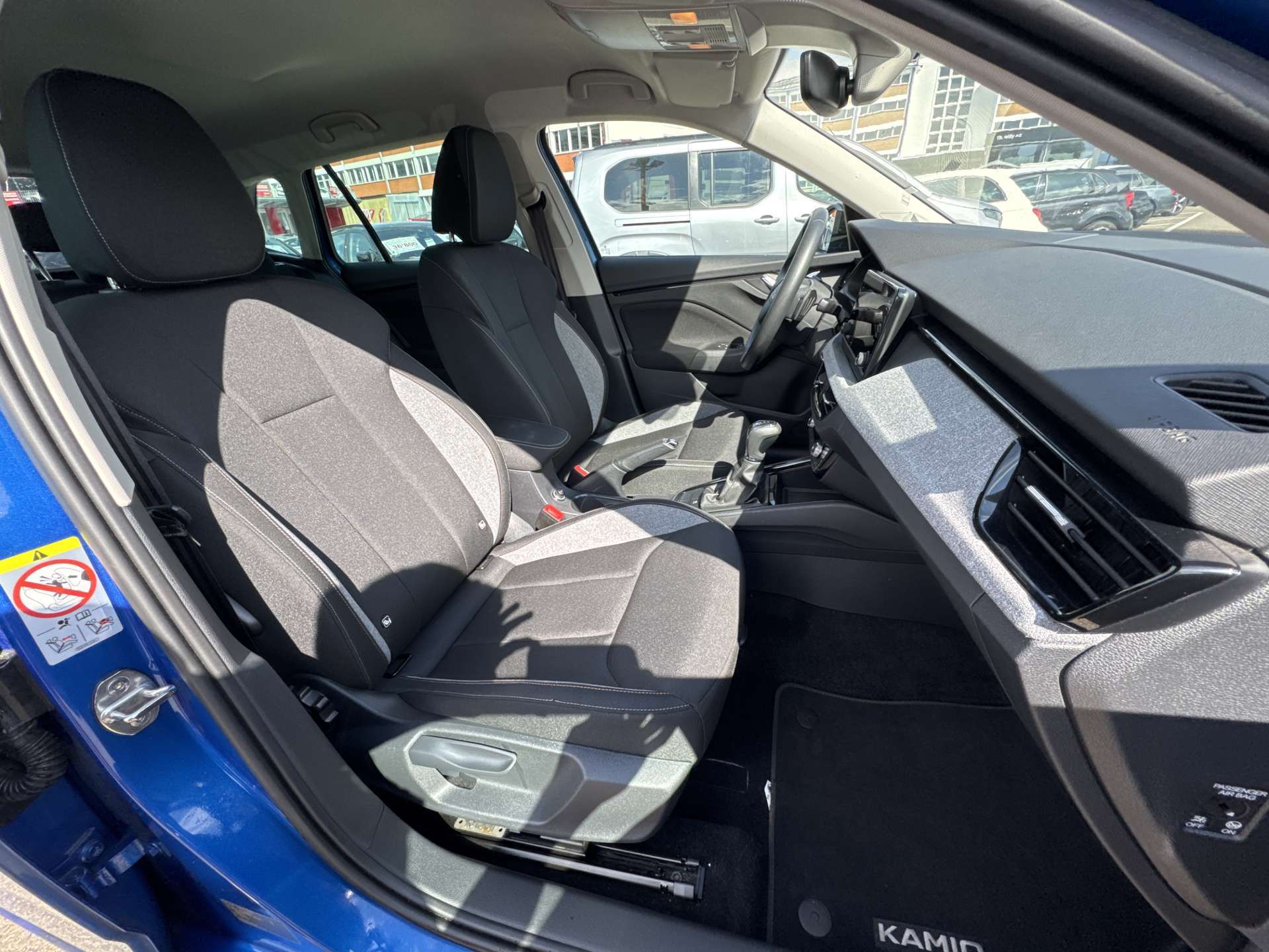 SKODA Kamiq 1.0 TSi Selection Black Dots DSG-Automat-image-12