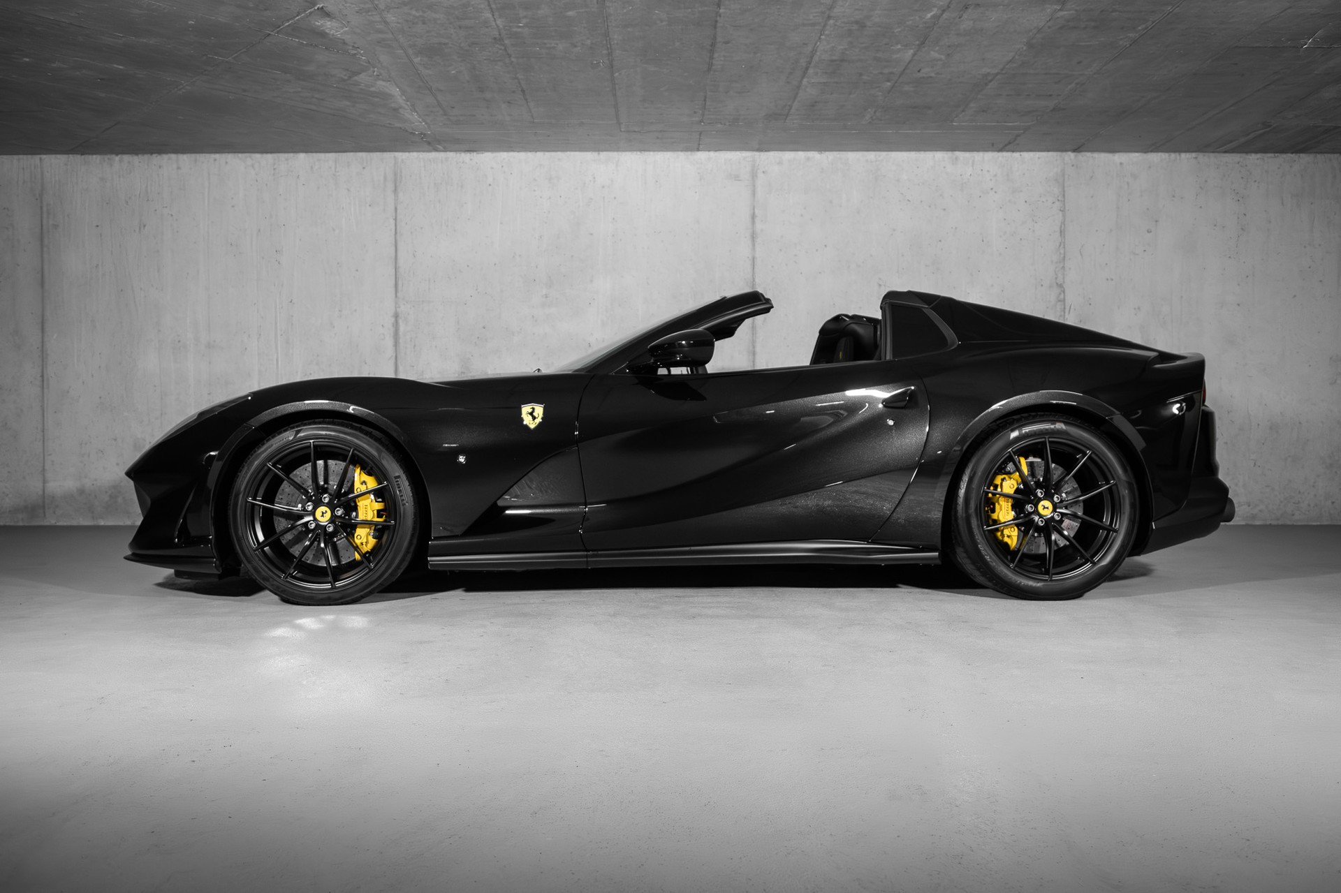 FERRARI 812 GTS-showroom-element-1