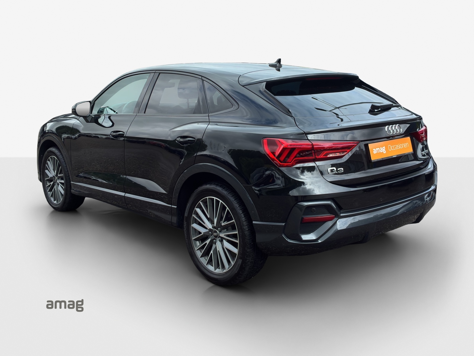 AUDI Q3 Sportback 35 TFSI Attraction S-tronic-image-2