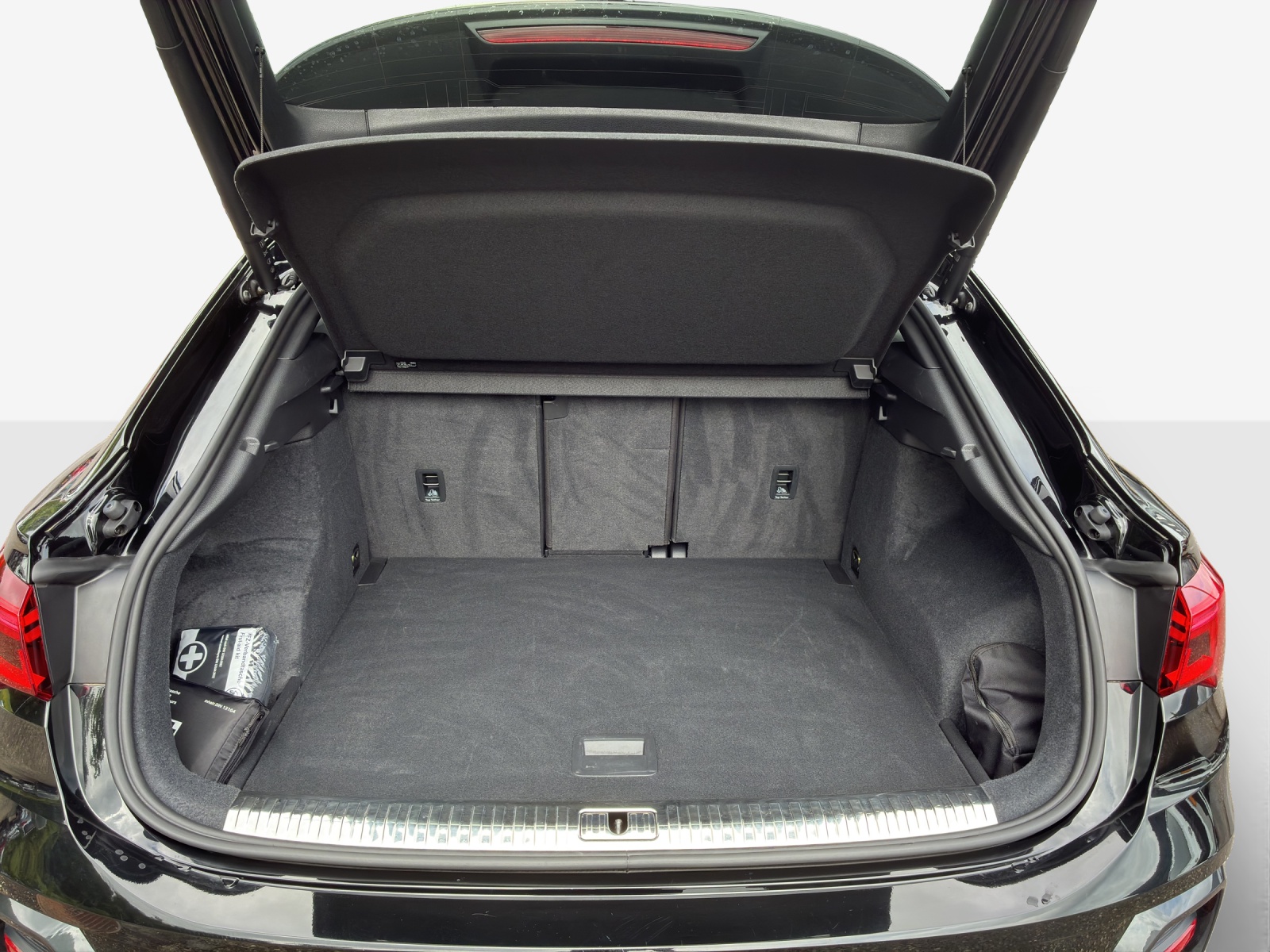 AUDI Q3 Sportback 35 TFSI Attraction S-tronic-image-12