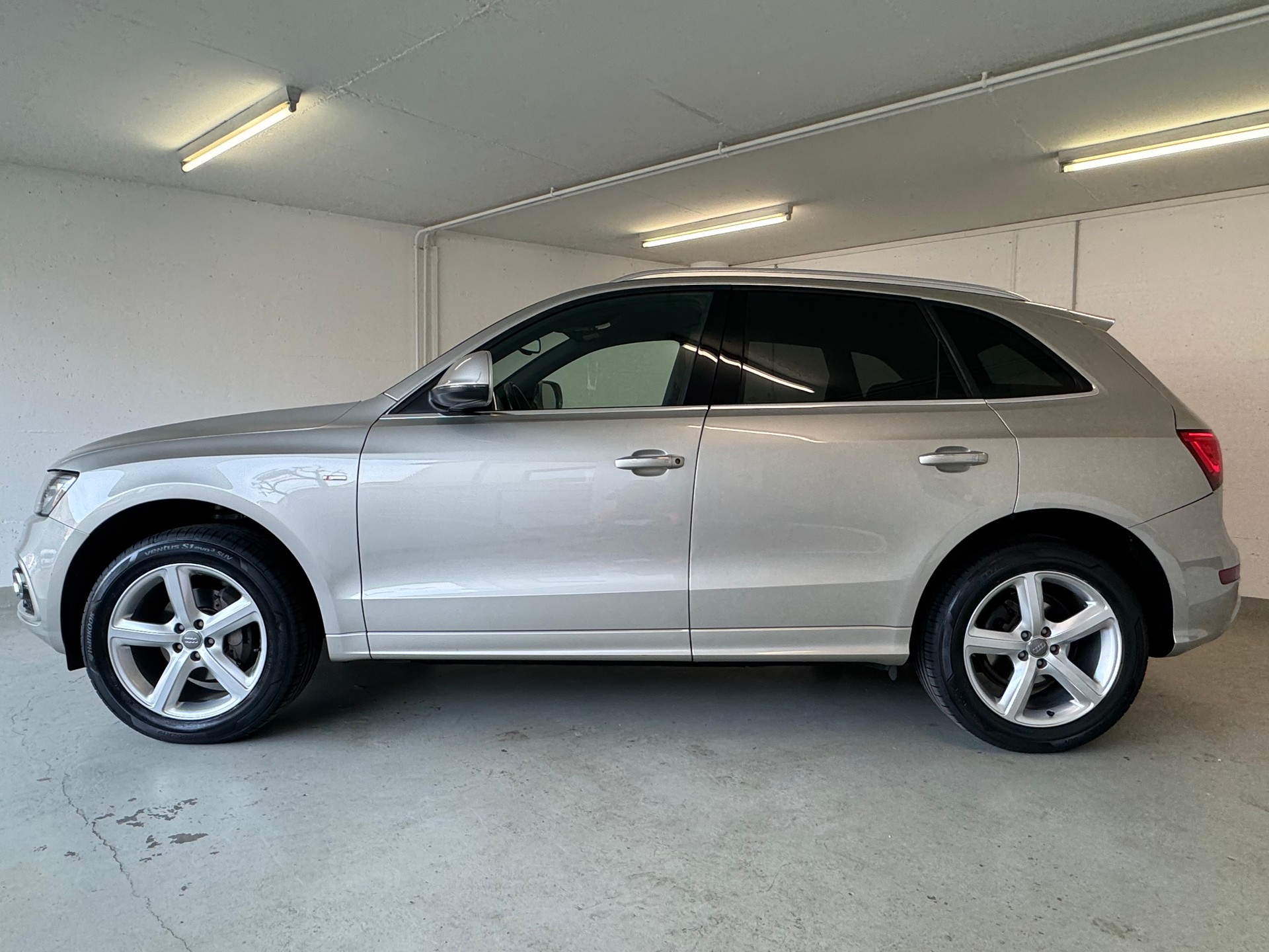 AUDI Q5 2.0 TDI quattro S-tronic-image-2