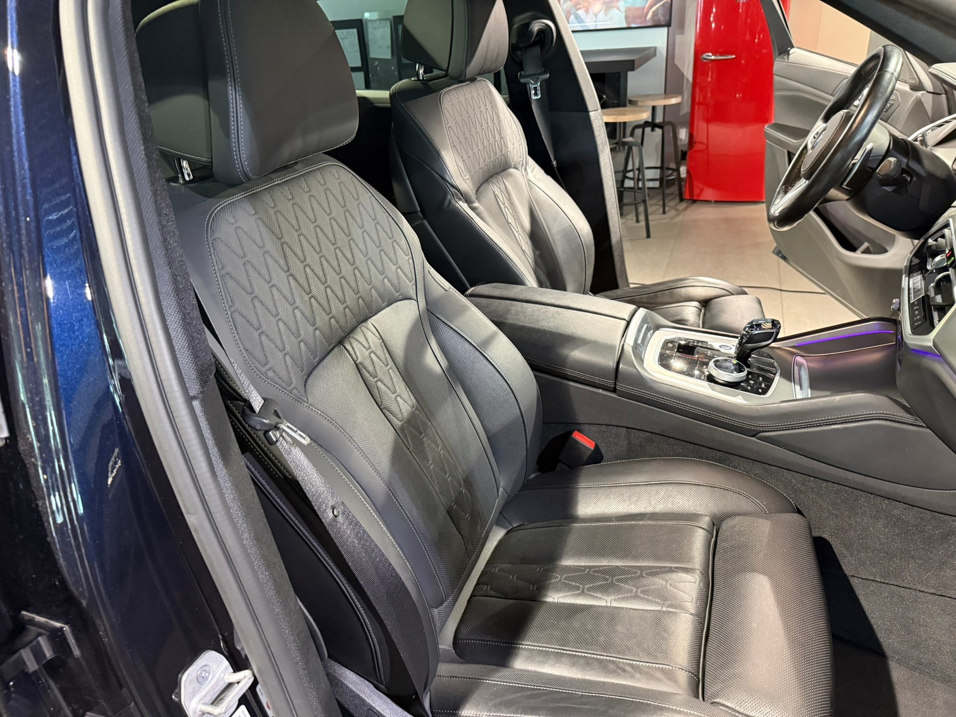 BMW X6 xDrive 48V 40d Steptronic M Sport-image-17