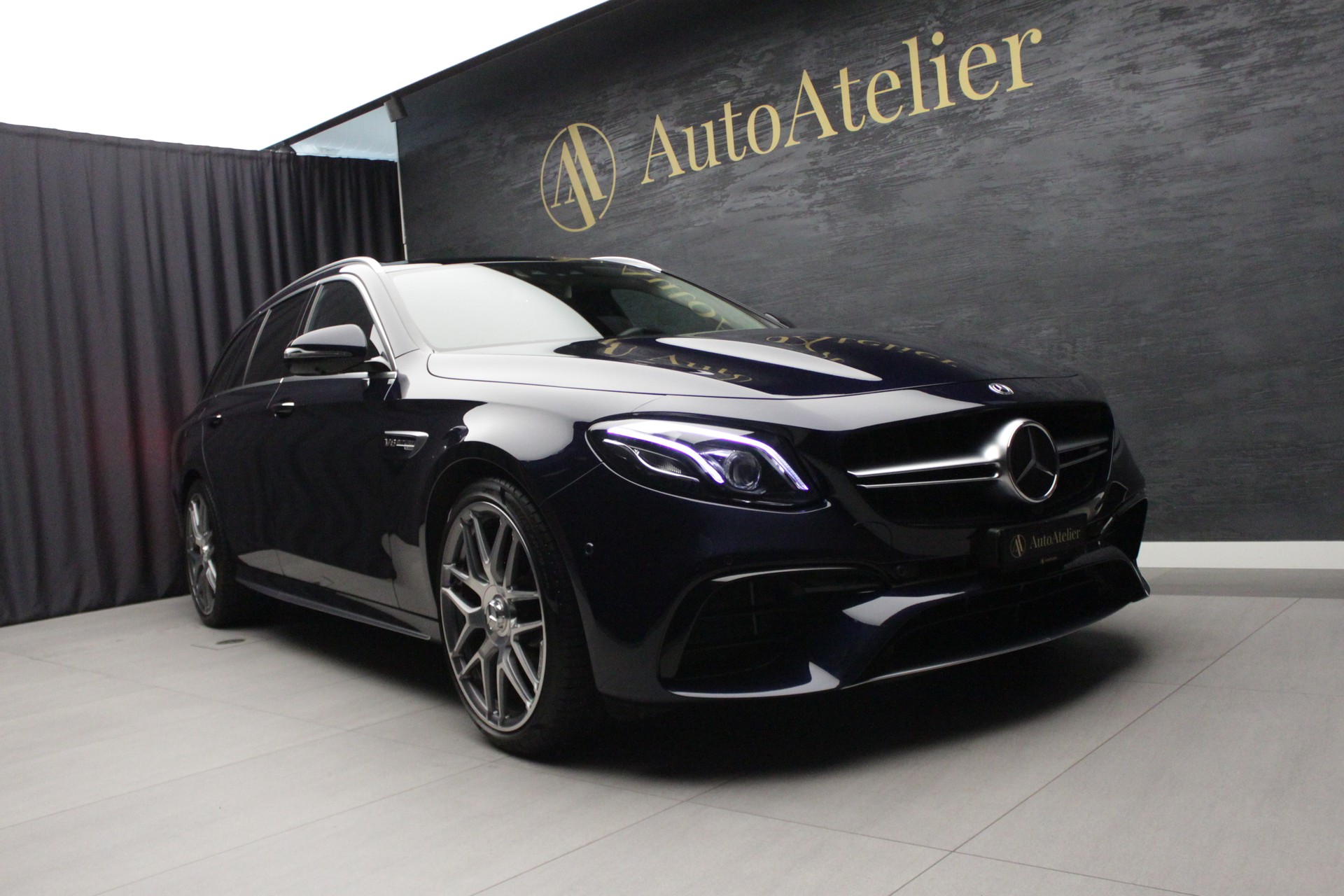 MERCEDES-BENZ E 63 AMG S 4 Matic 9G-Tronic-showroom-element-2