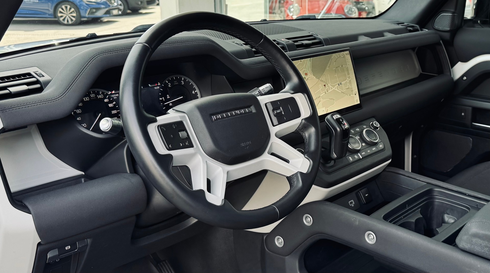 LAND ROVER Defender Hard Top 90 3.0D I6 200 AT8-image-9