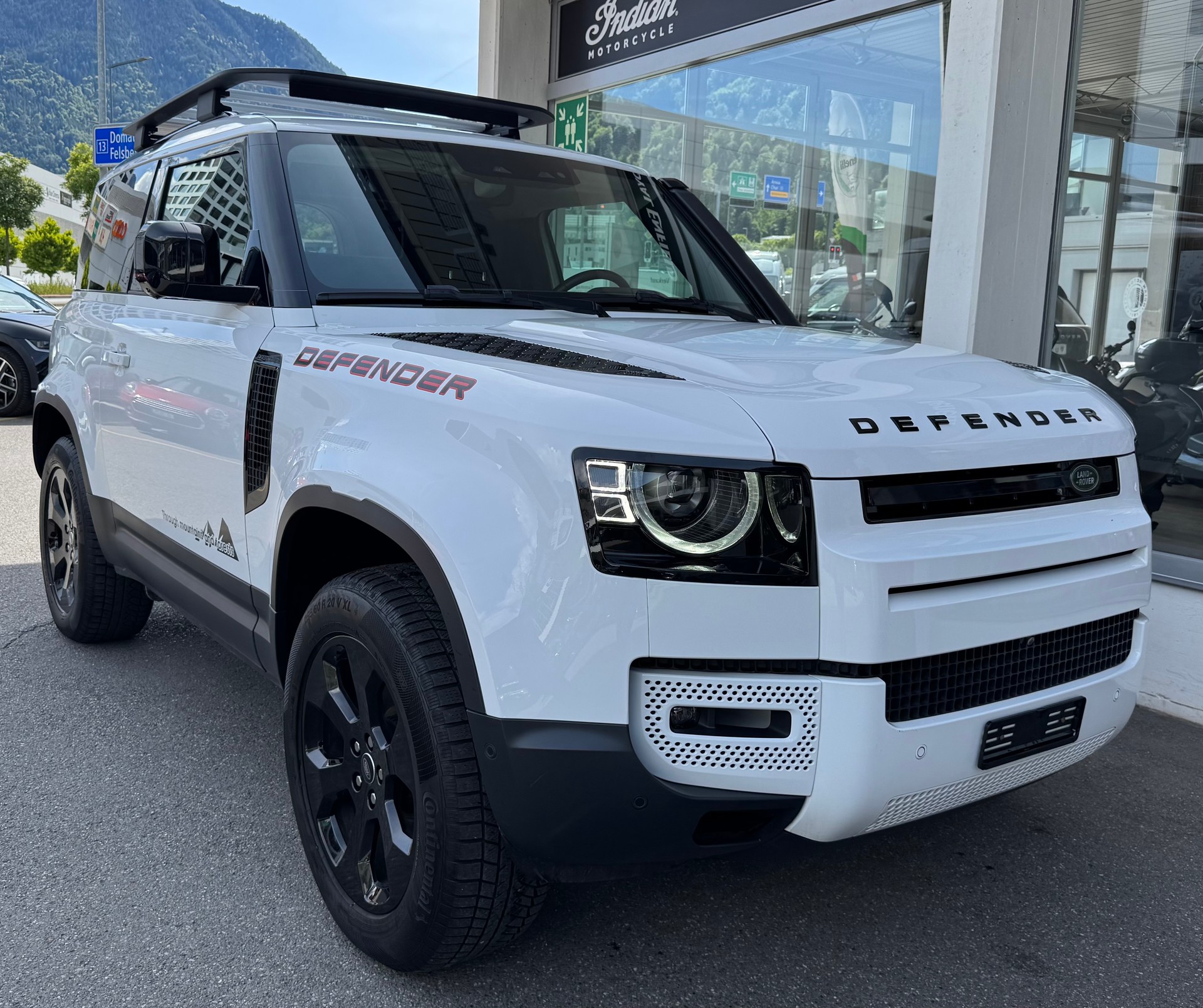 LAND ROVER Defender Hard Top 90 3.0D I6 200 AT8-image-0