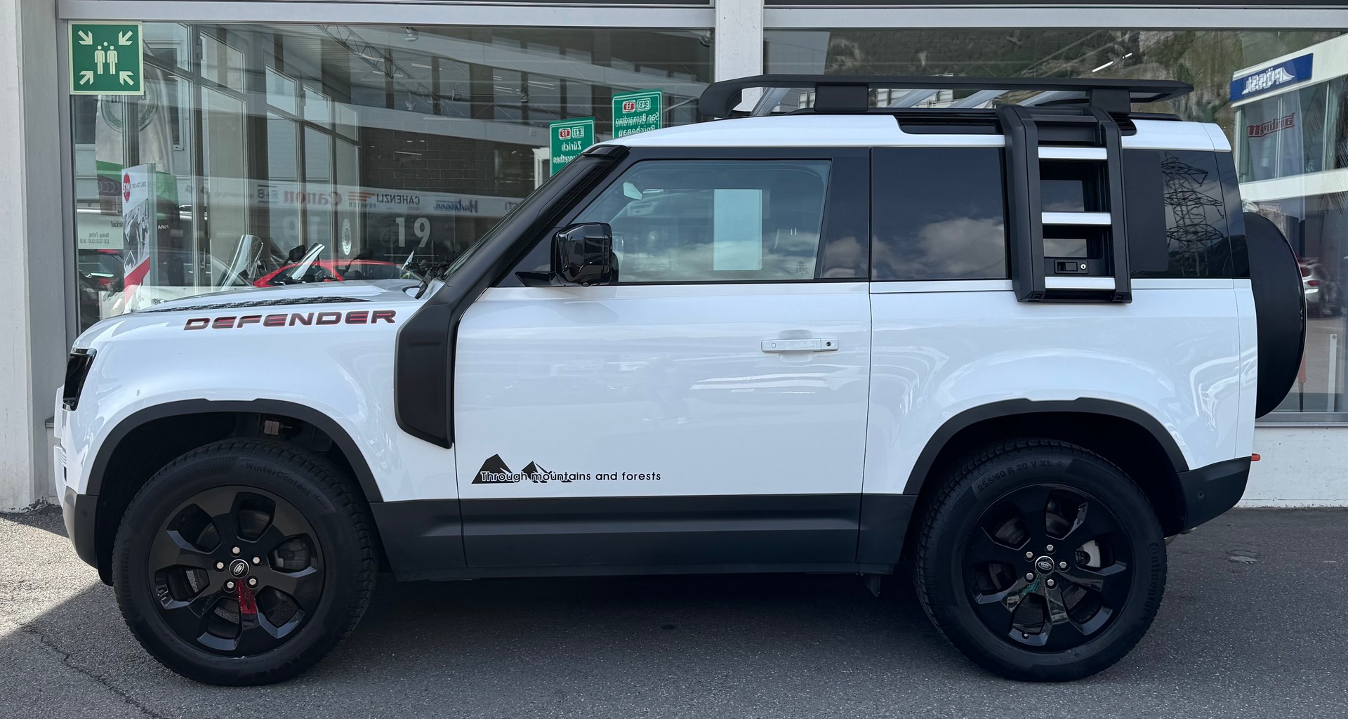 LAND ROVER Defender Hard Top 90 3.0D I6 200 AT8-image-2