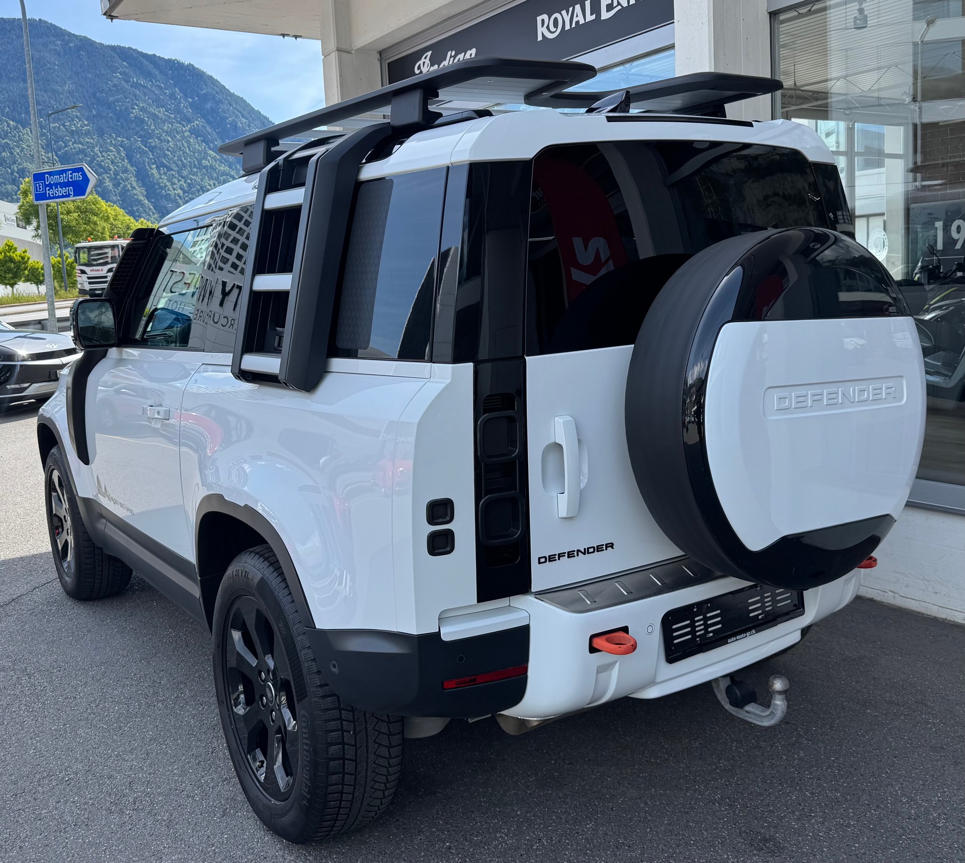 LAND ROVER Defender Hard Top 90 3.0D I6 200 AT8-image-6