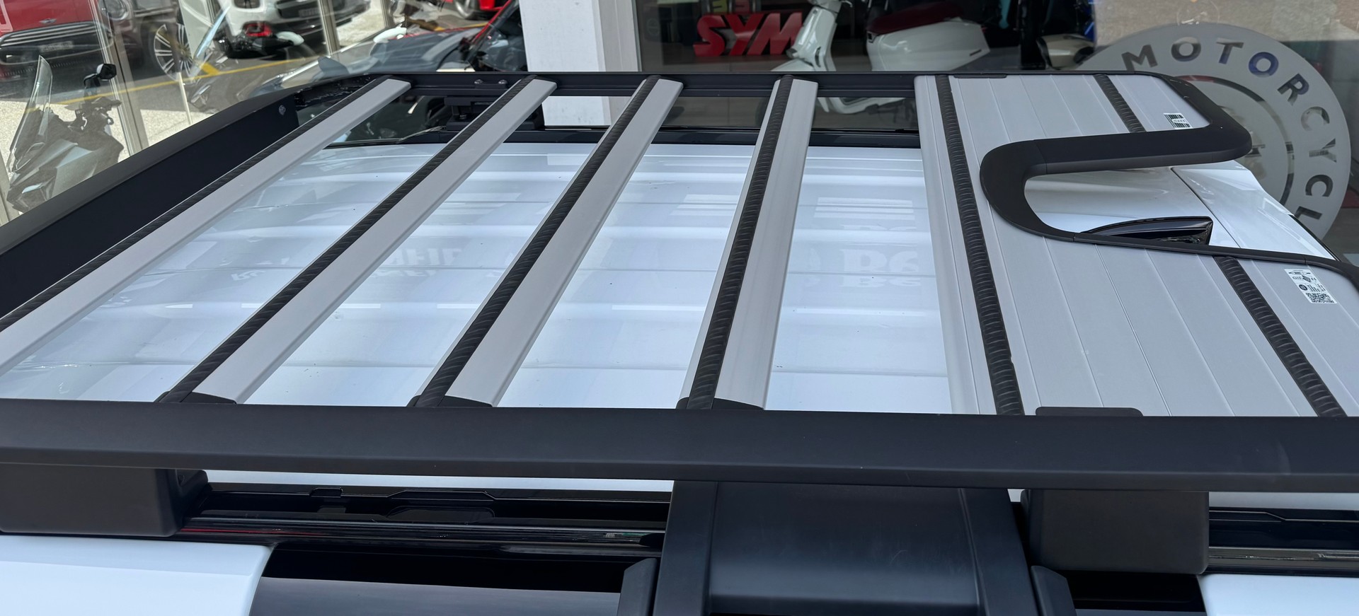 LAND ROVER Defender Hard Top 90 3.0D I6 200 AT8-image-5