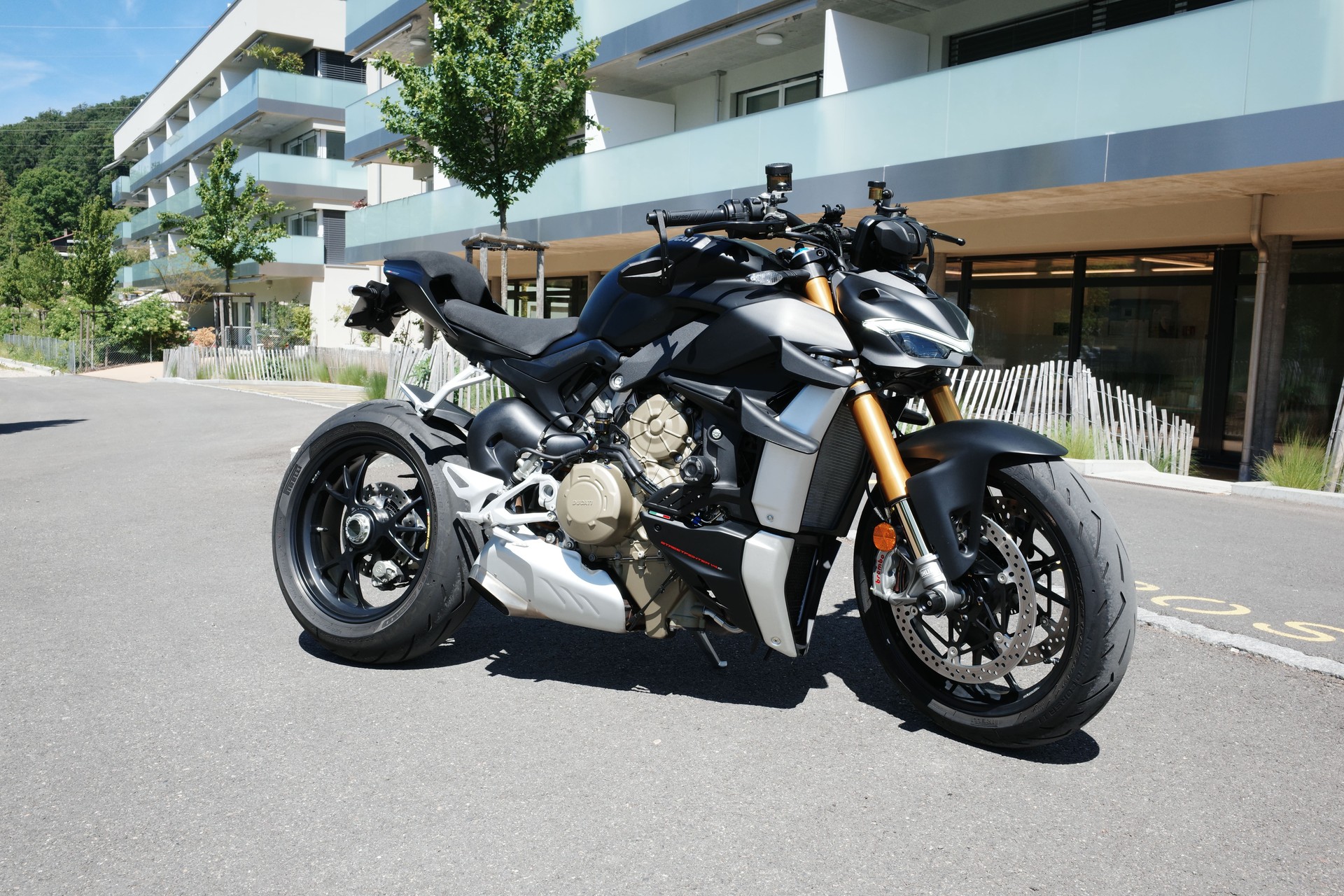 DUCATI Streetfighter V4 S-image-1