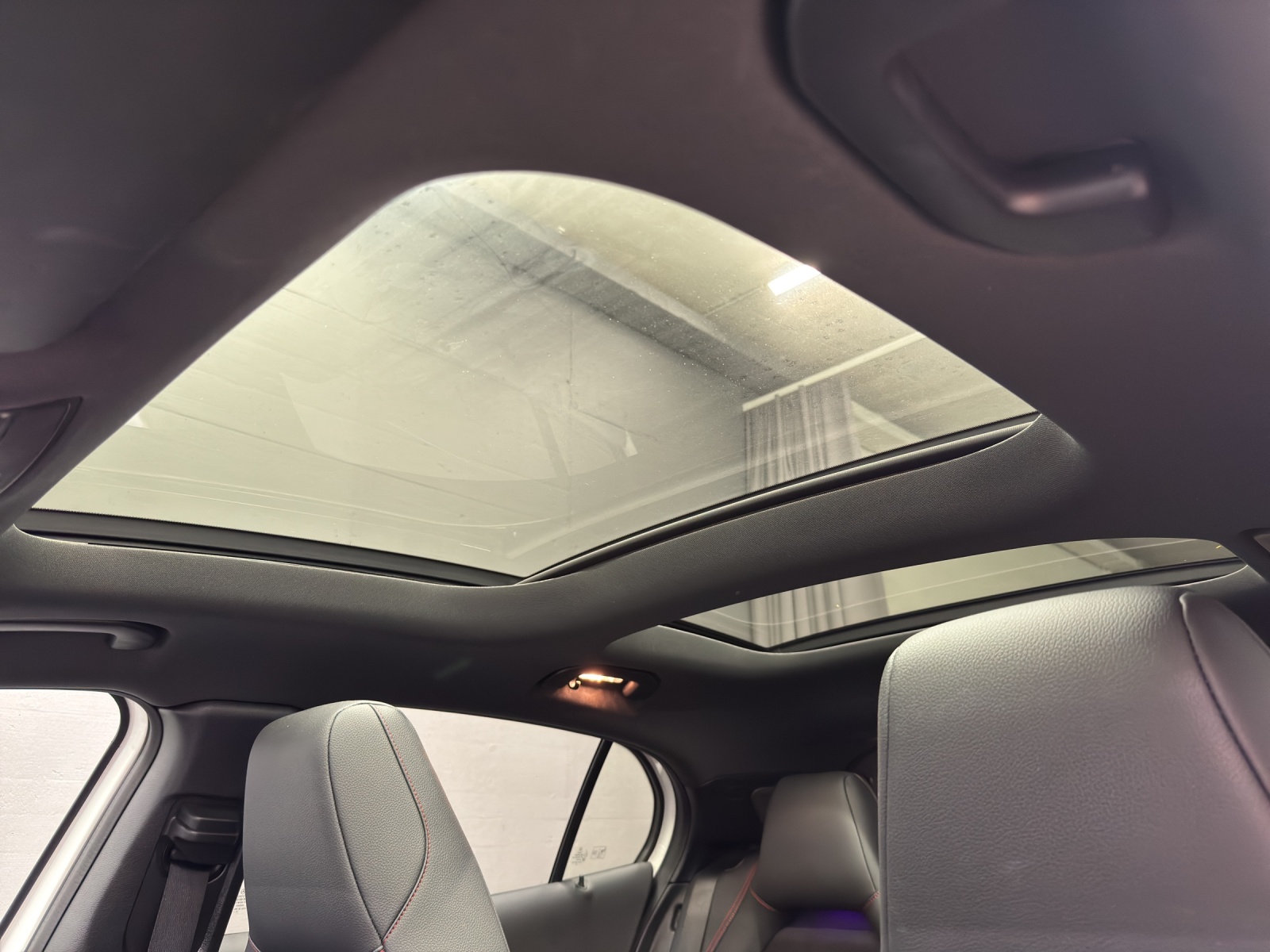 MERCEDES-BENZ GLA 250 Swiss Star AMG Line-image-14