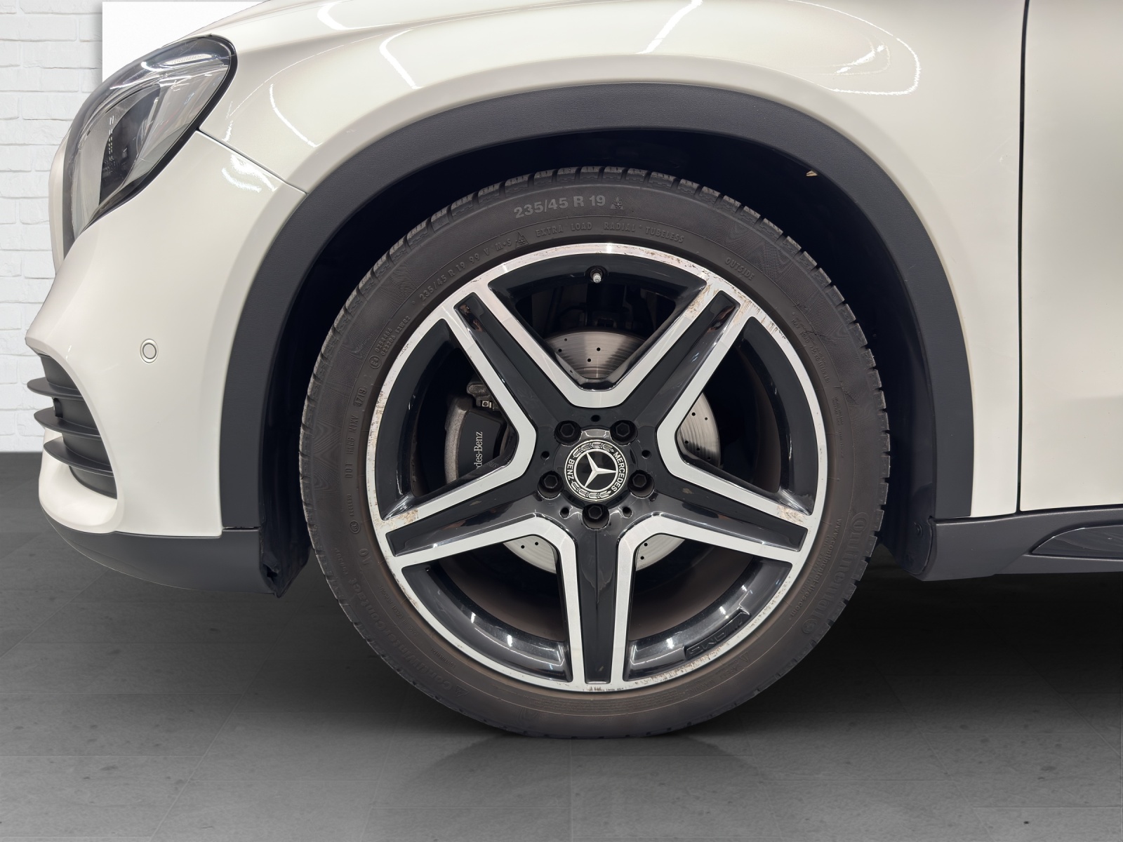 MERCEDES-BENZ GLA 250 Swiss Star AMG Line-image-5