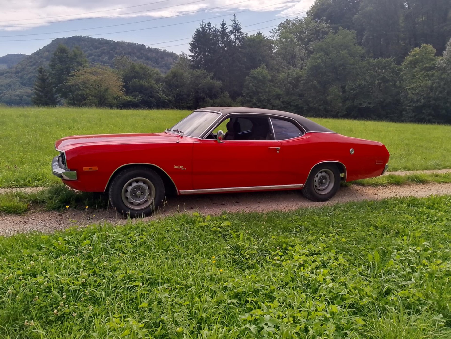 DODGE Demon-showroom-element-1