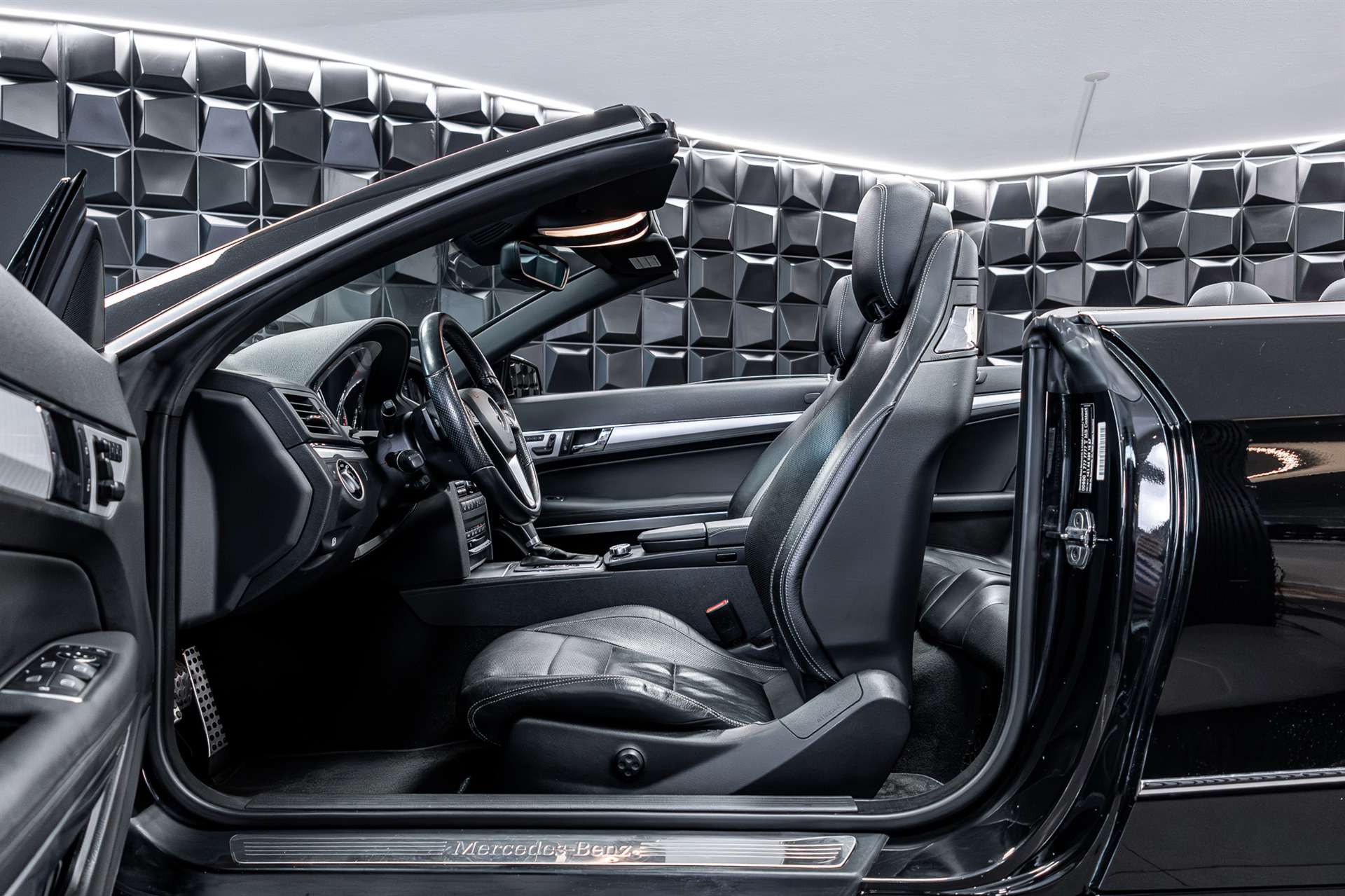 MERCEDES-BENZ E 250 CGI BlueEfficiency 7G-Tronic-image-13