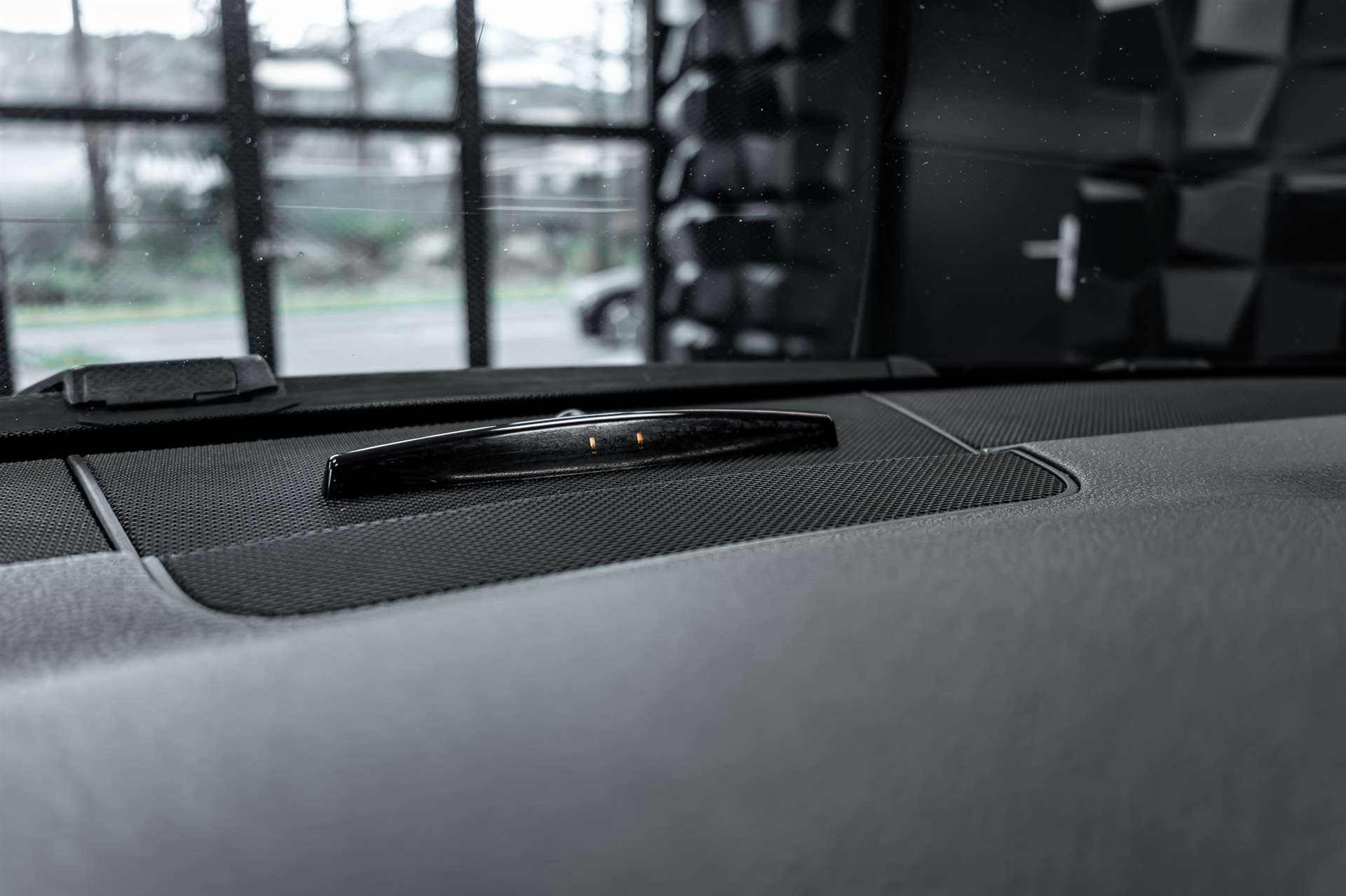 MERCEDES-BENZ E 250 CGI BlueEfficiency 7G-Tronic-image-21