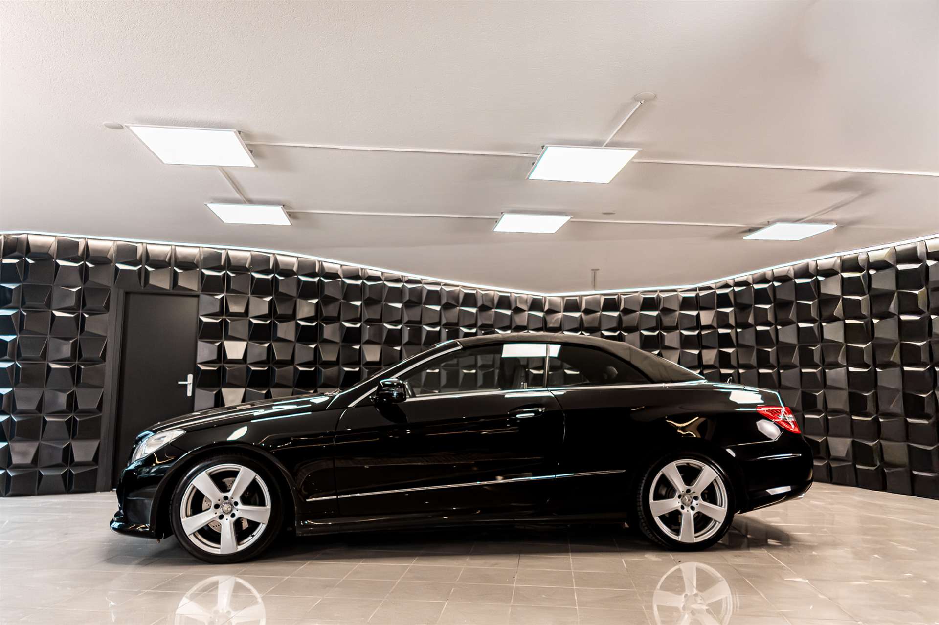MERCEDES-BENZ E 250 CGI BlueEfficiency 7G-Tronic-showroom-element-3