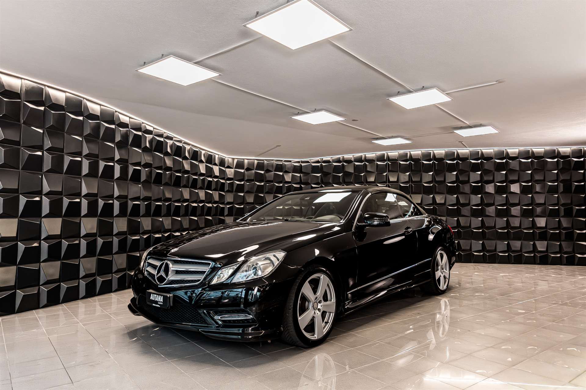 MERCEDES-BENZ E 250 CGI BlueEfficiency 7G-Tronic-showroom-element-1